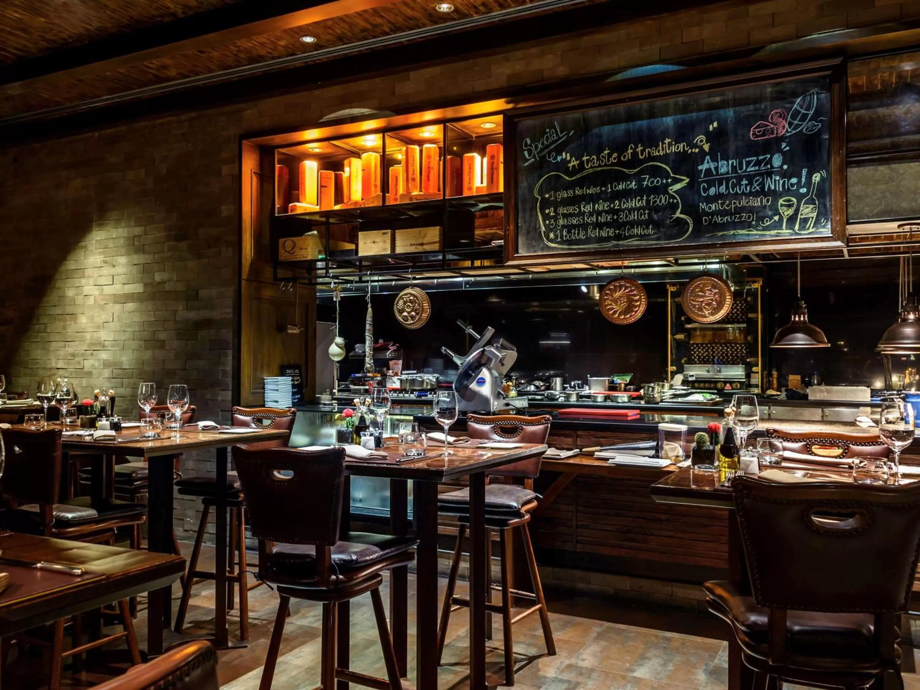 Restaurant/Places to Eat in Hotel Muse Bangkok Langsuan - MGallery