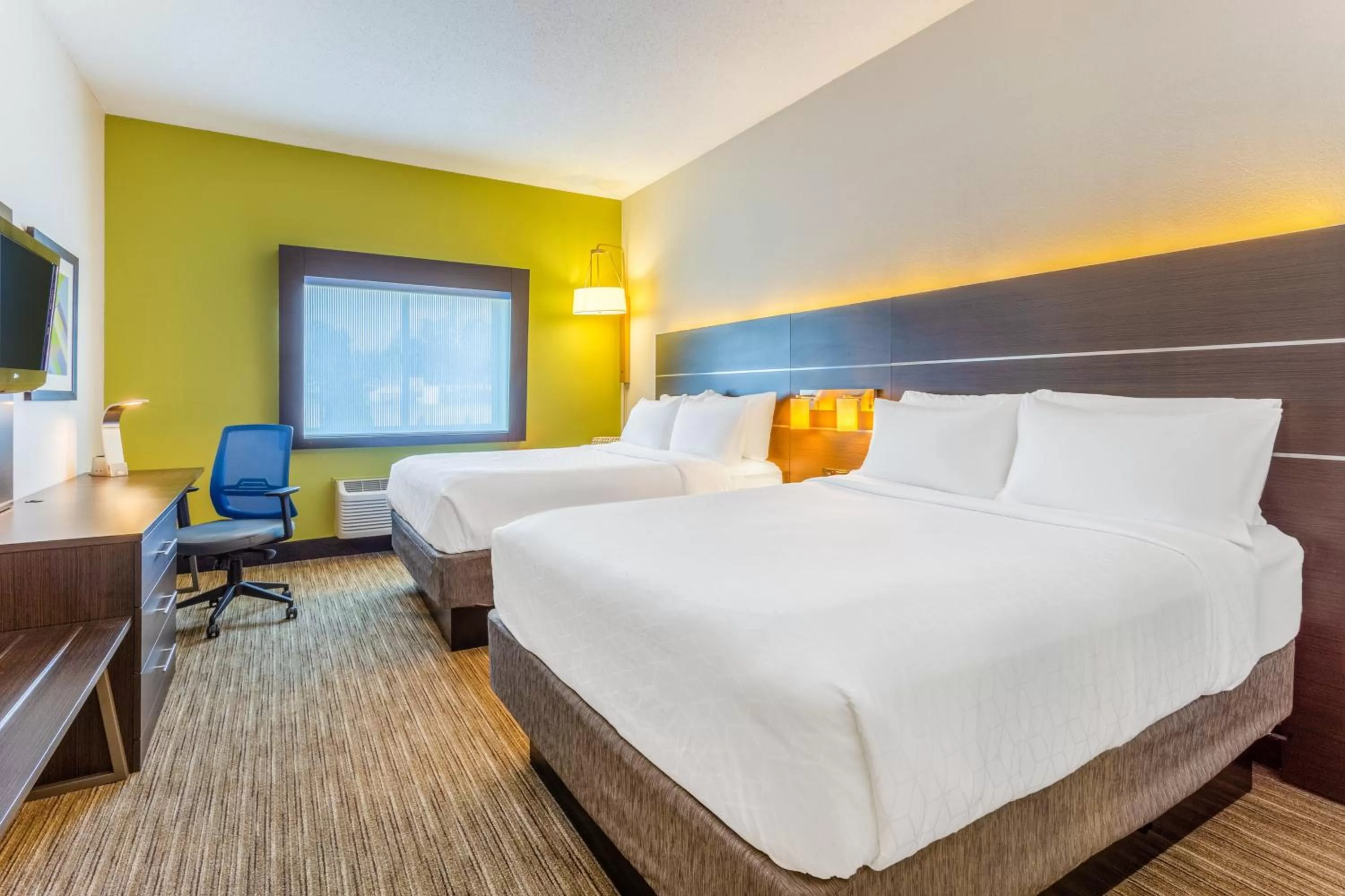 Photo of the whole room, Bed in Holiday Inn Express Columbus - Ohio Expo Center by IHG