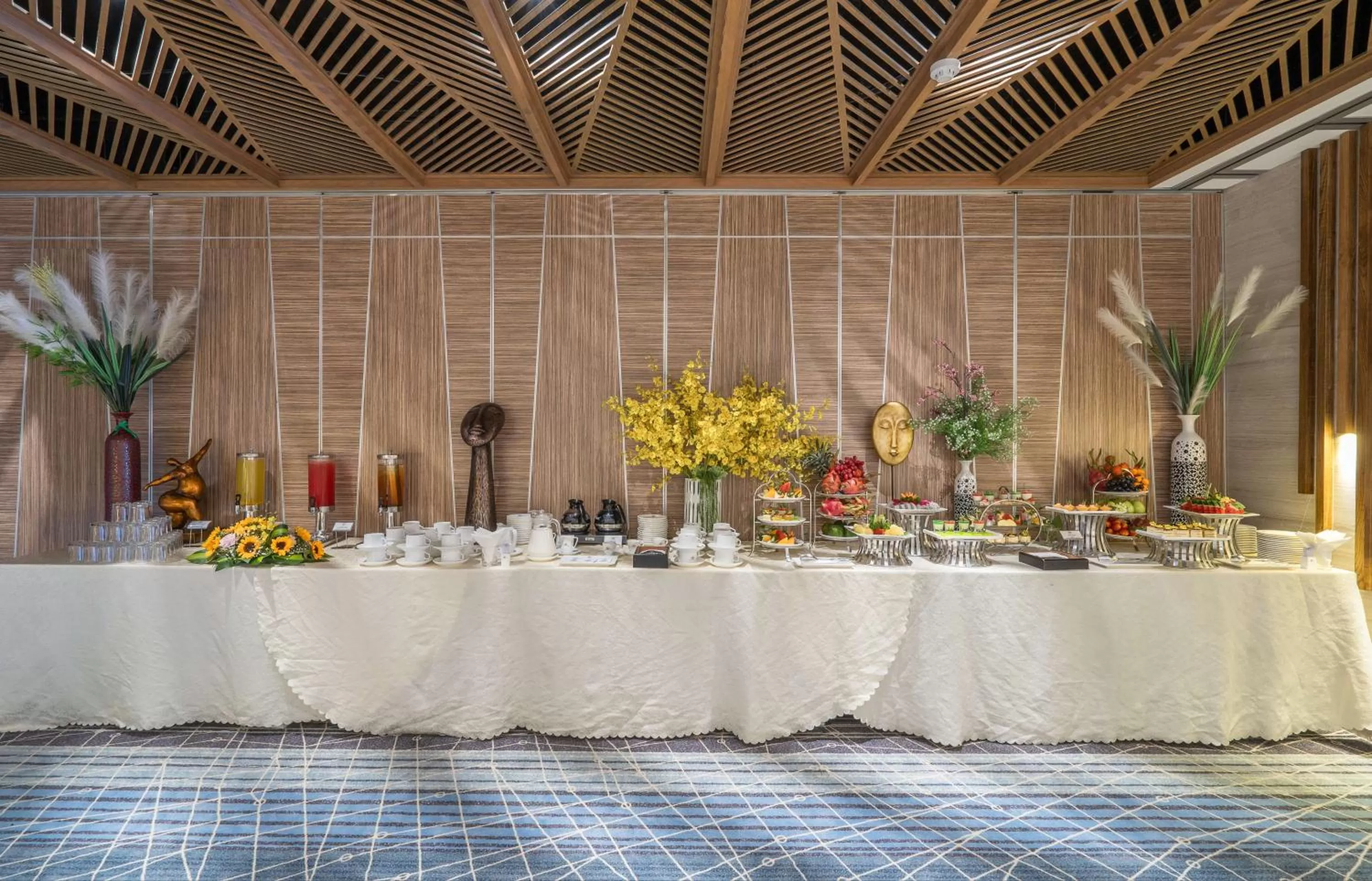 Food and drinks in Queen Ann Nha Trang Hotel