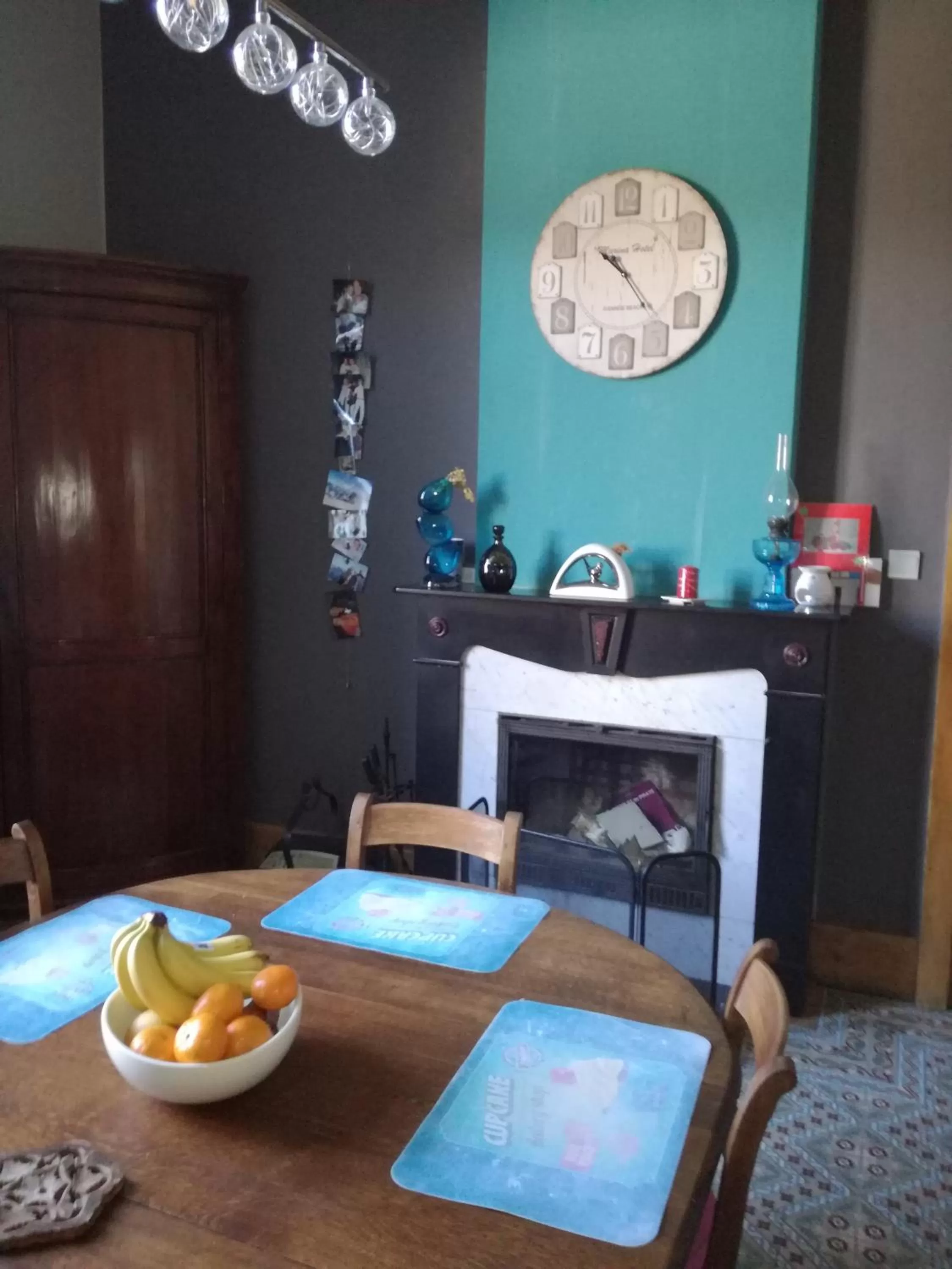 Dining area in B and B Comme chez soi