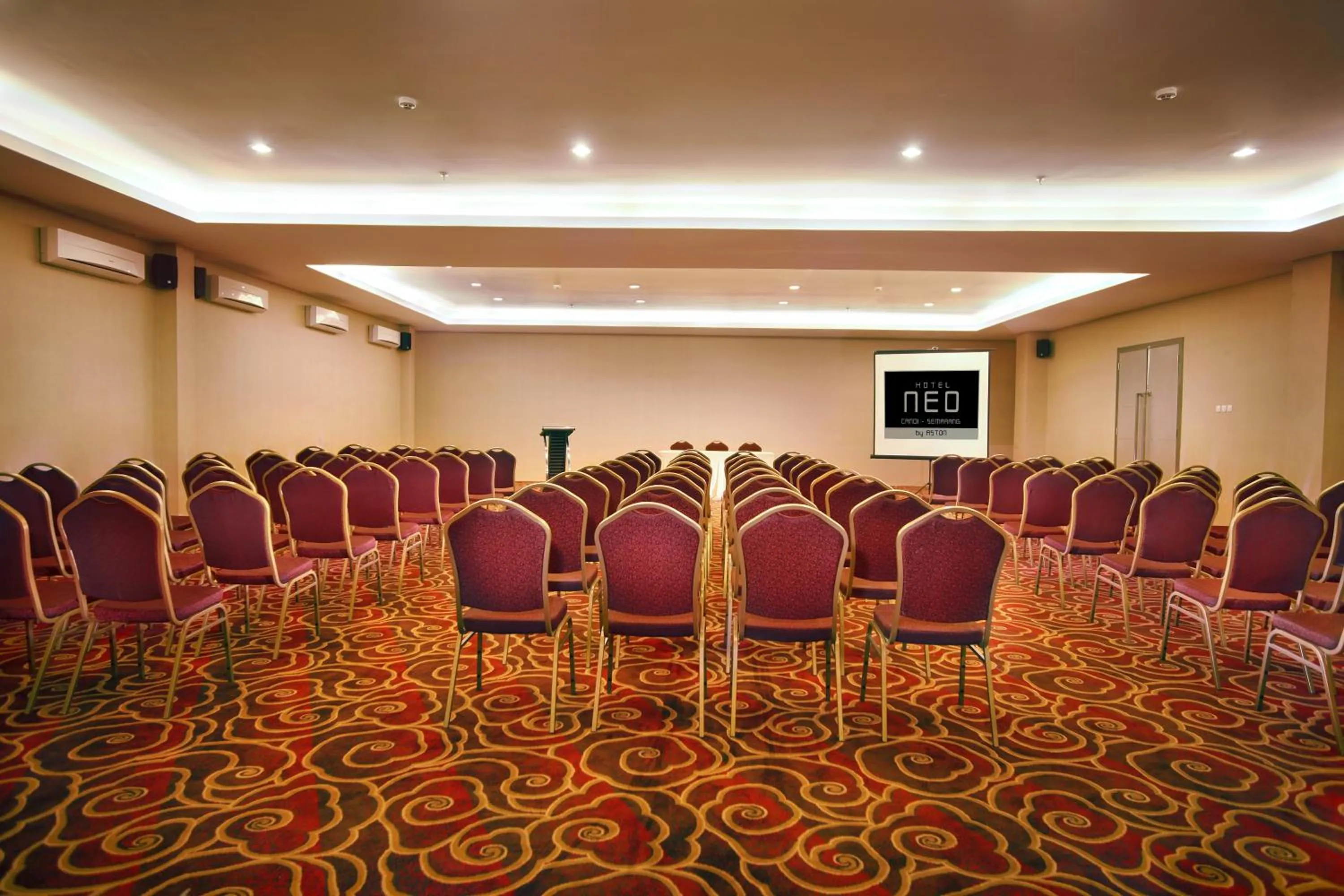 Business facilities in Hotel Neo Candi Simpang Lima - Semarang by ASTON