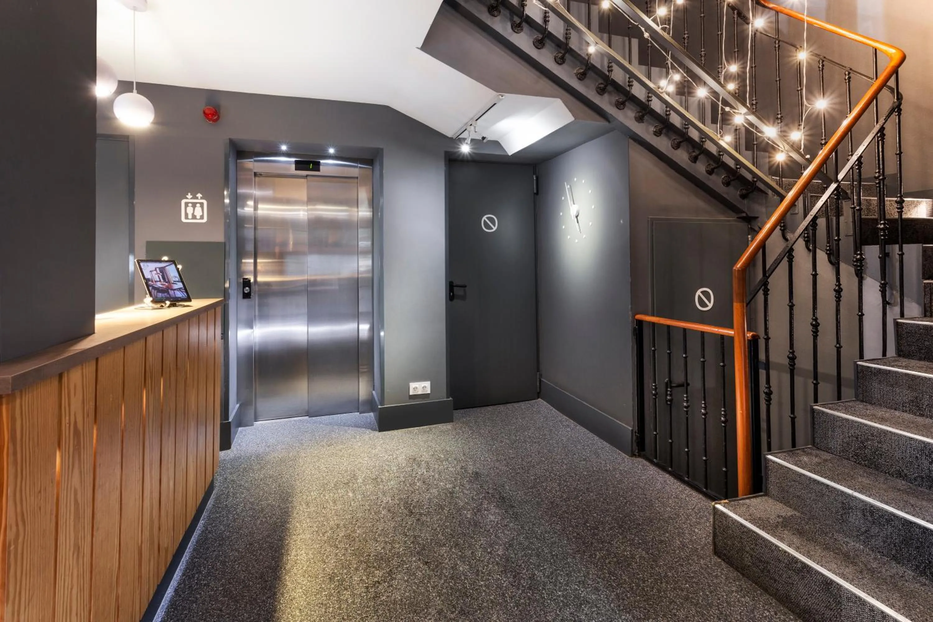 Lobby or reception in B&B HOTEL Madrid Centro Fuencarral 52