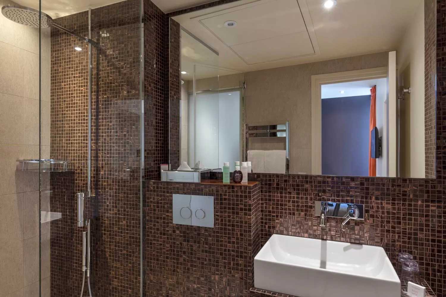 Shower in Hôtel de Lille - Saint-Germain des Près