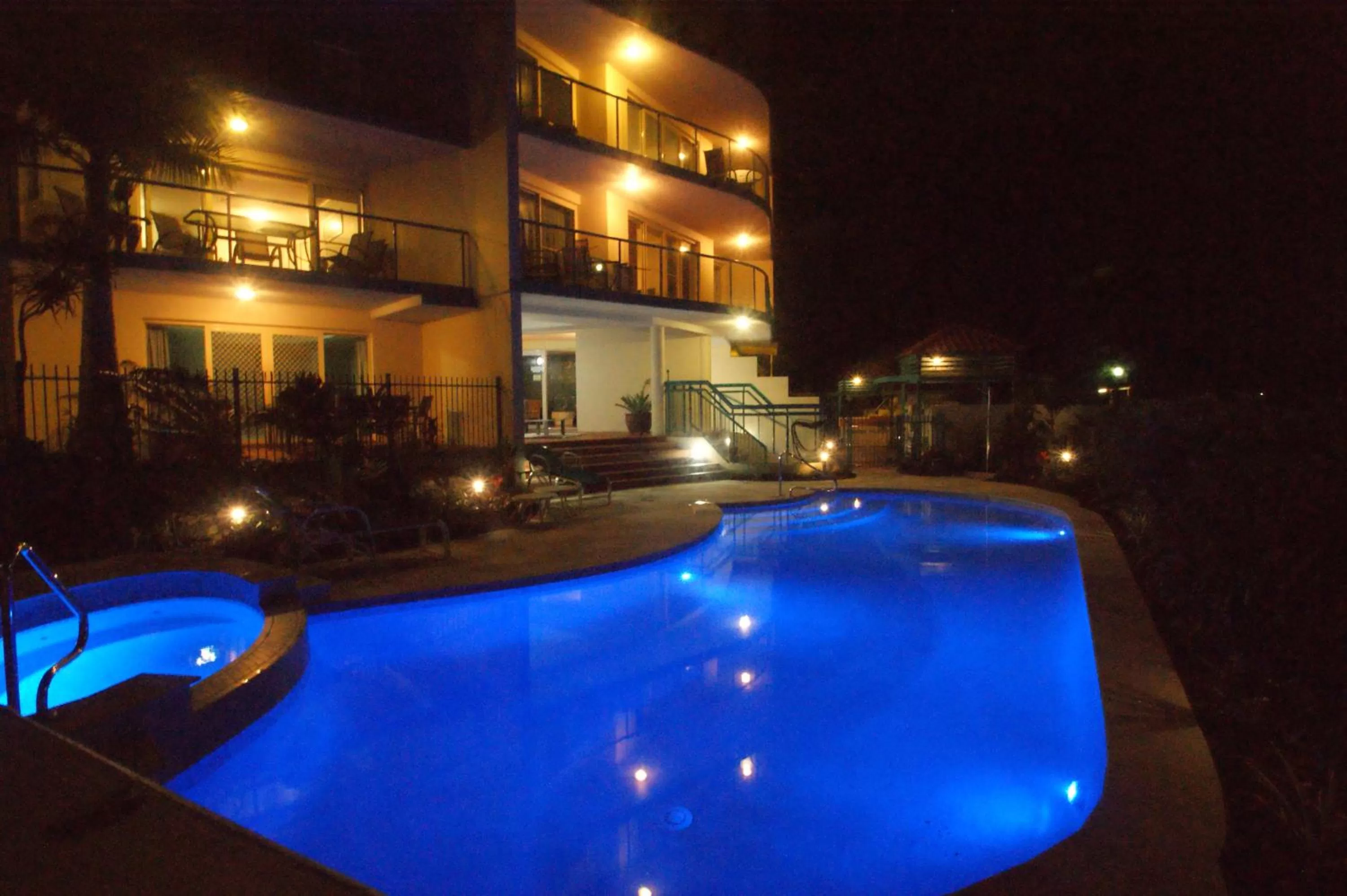 Pool view in The Esplanade Riverview Holiday Apartments