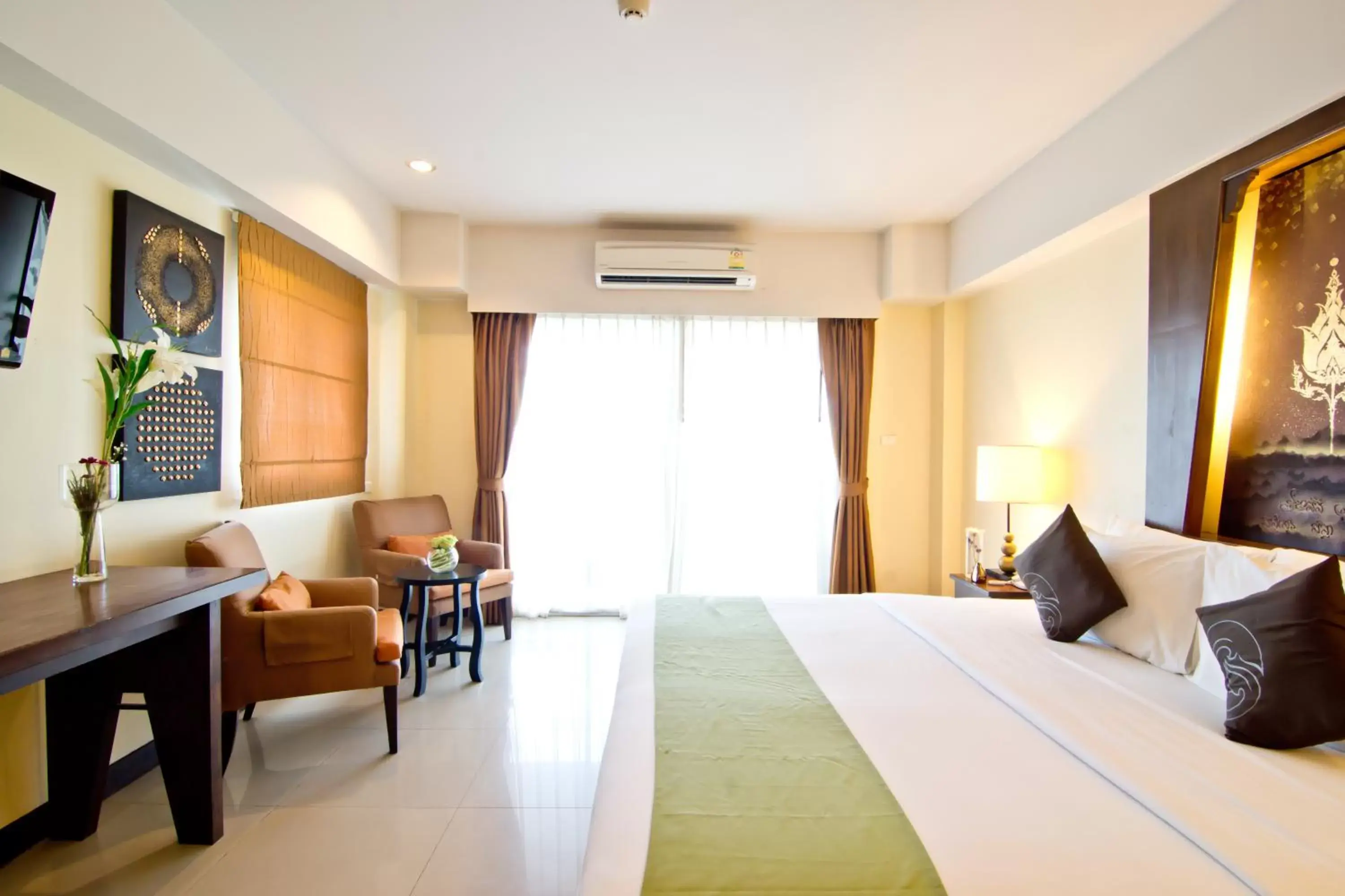 Deluxe Double or Twin Room with City View in Golden Sea Pattaya Deluxe Double or Twin Room with City View in Golden Sea Pattaya