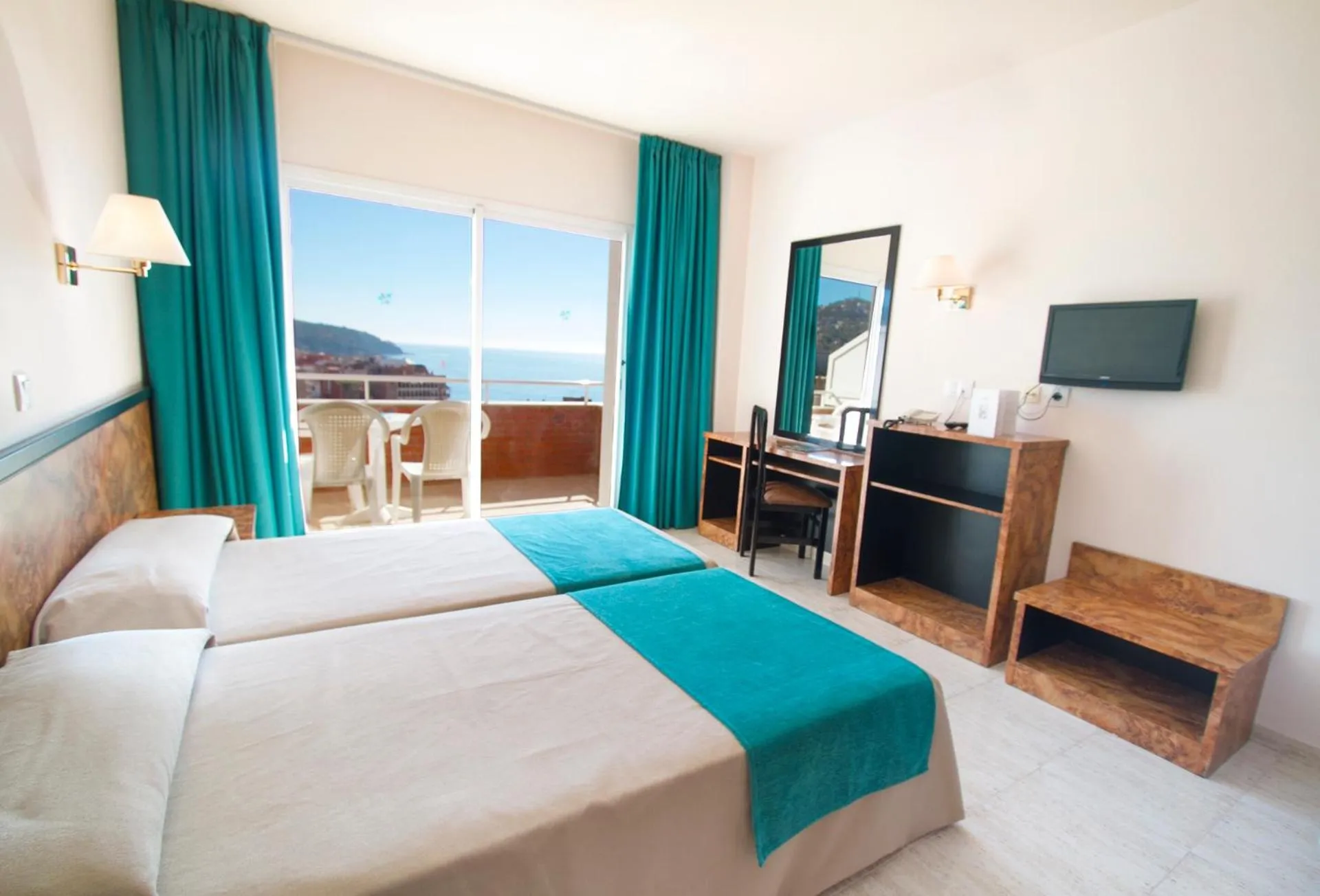 TV and multimedia, Bed in Hotel Gran Garbi Mar & AquaSplash