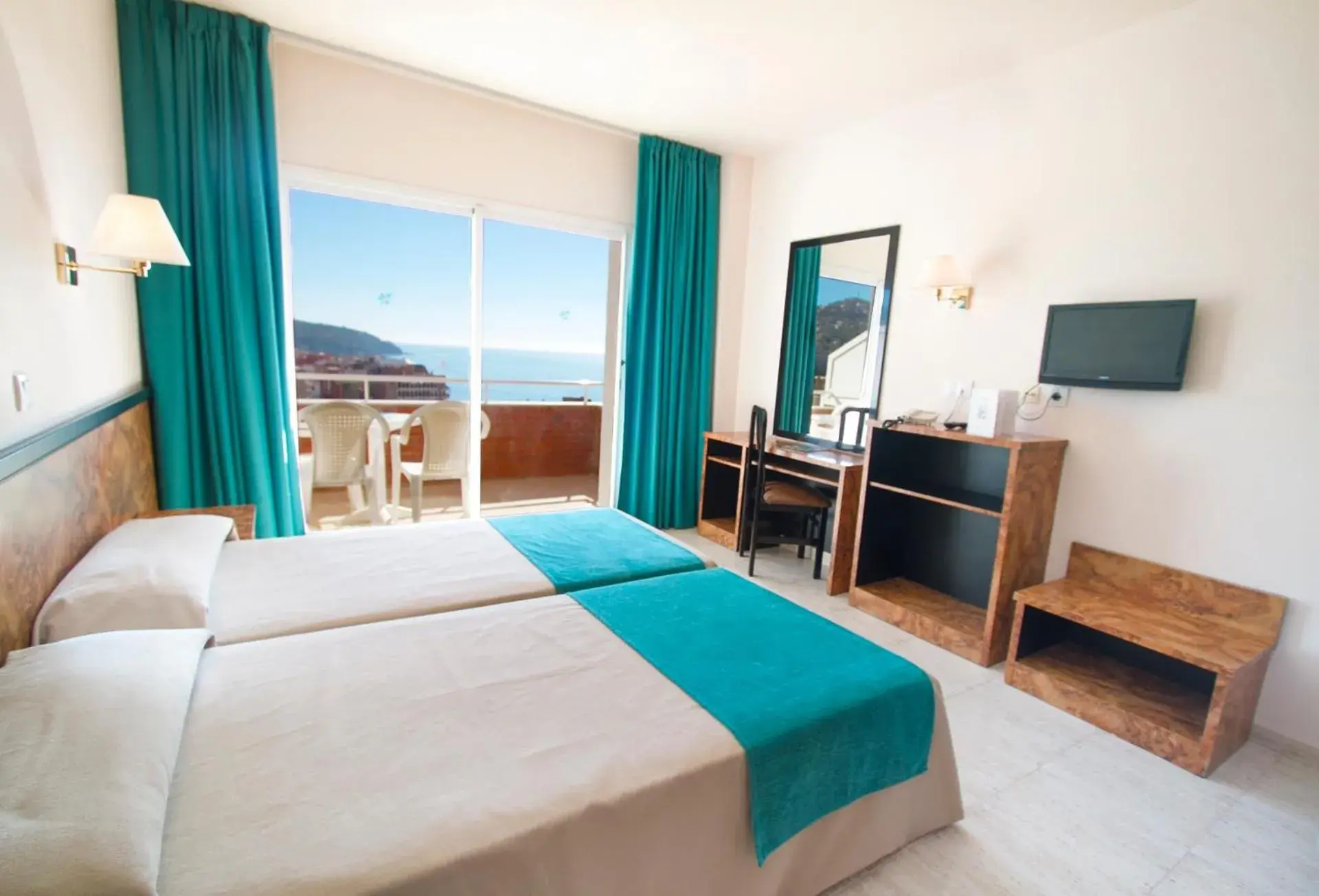 Triple Room (3 Adults) in Hotel Gran Garbi Mar & AquaSplash Triple Room (3 Adults) in Hotel Gran Garbi Mar & AquaSplash