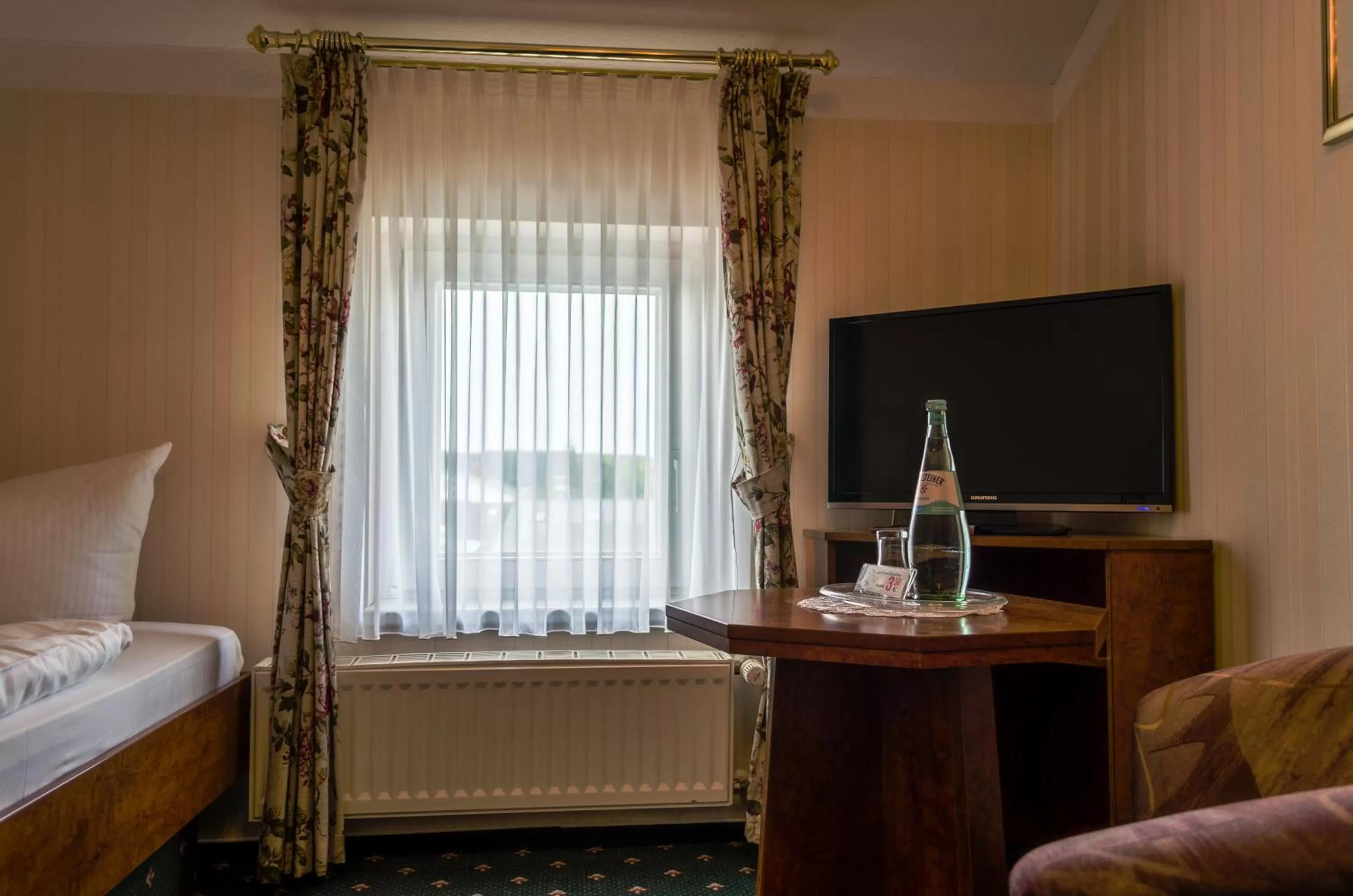 Photo of the whole room, Bed in Hotel Meereswelle - Anno 1875