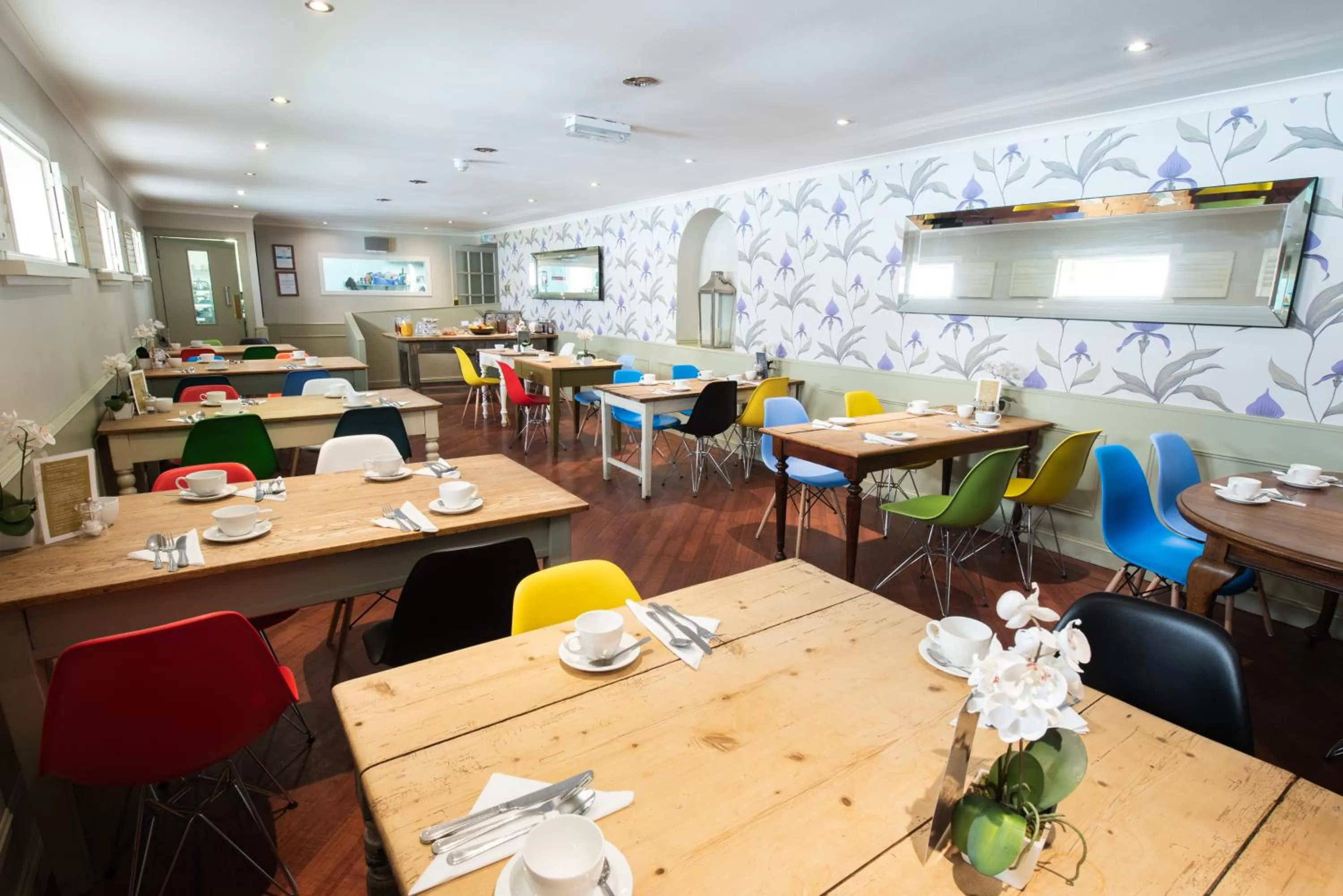 Restaurant/places to eat in Brooks Hotel