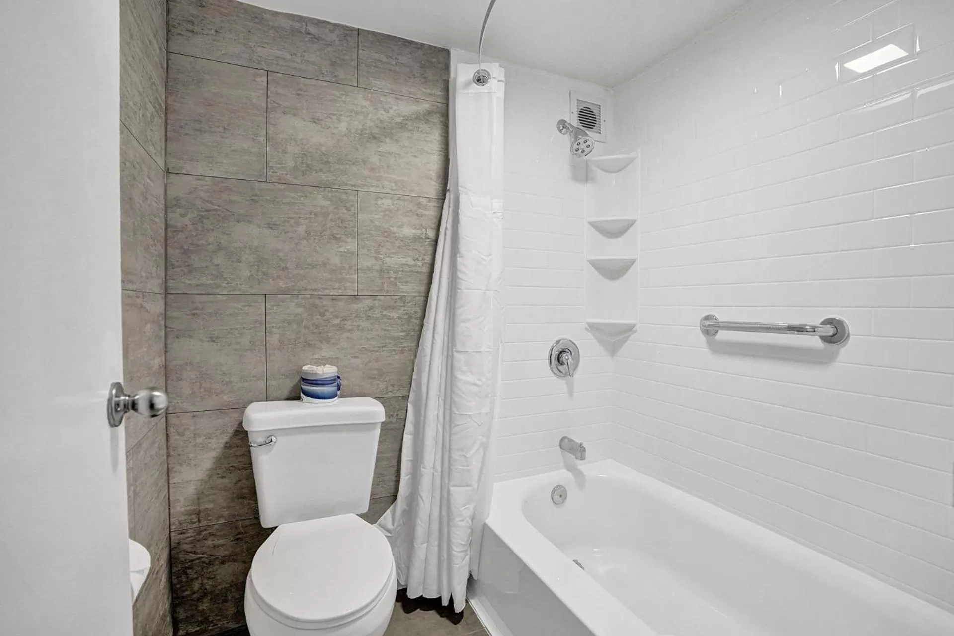 Toilet in The Harrison Downtown Hollywood