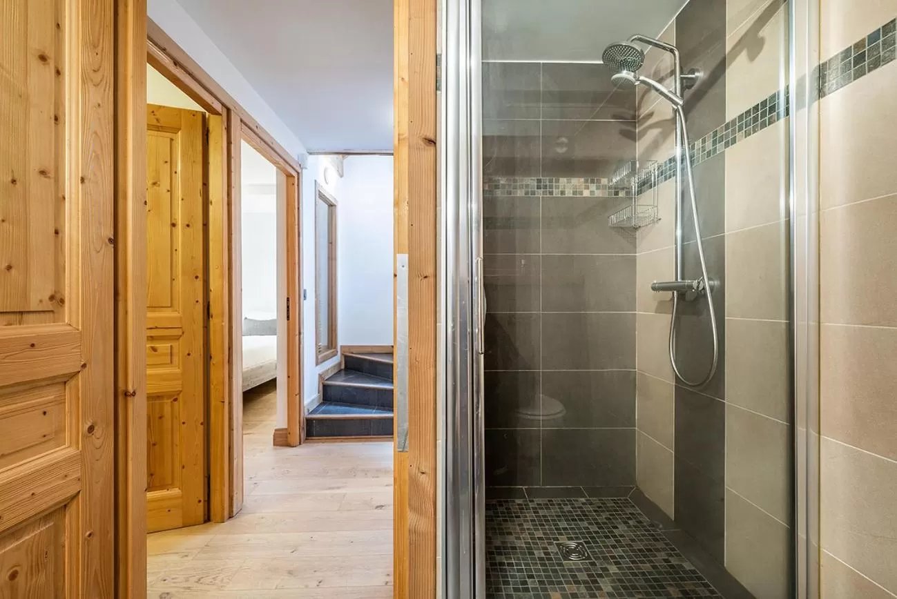 Bathroom in Eden Hotel, Apartments and Chalet Chamonix Les Praz