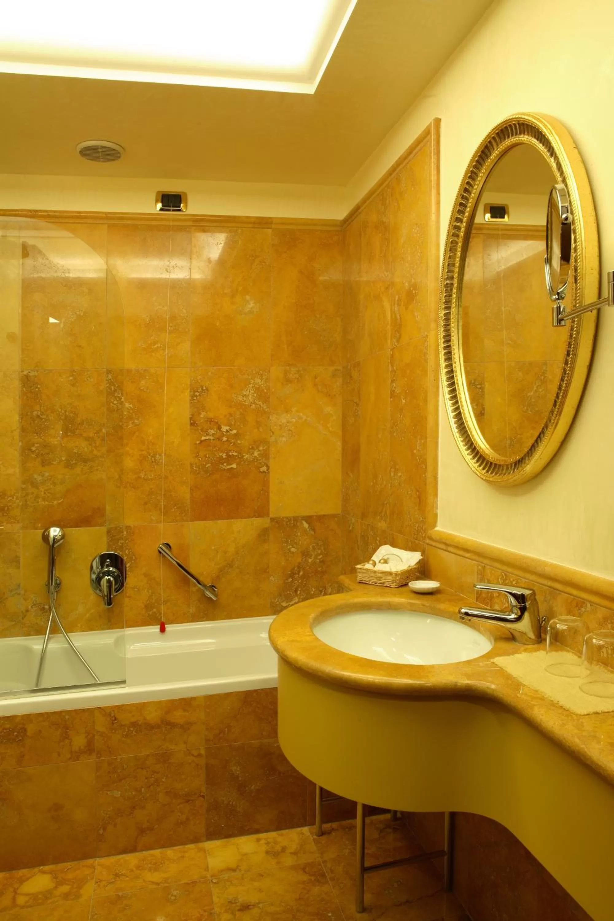 Bathroom in Hotel Al Codega
