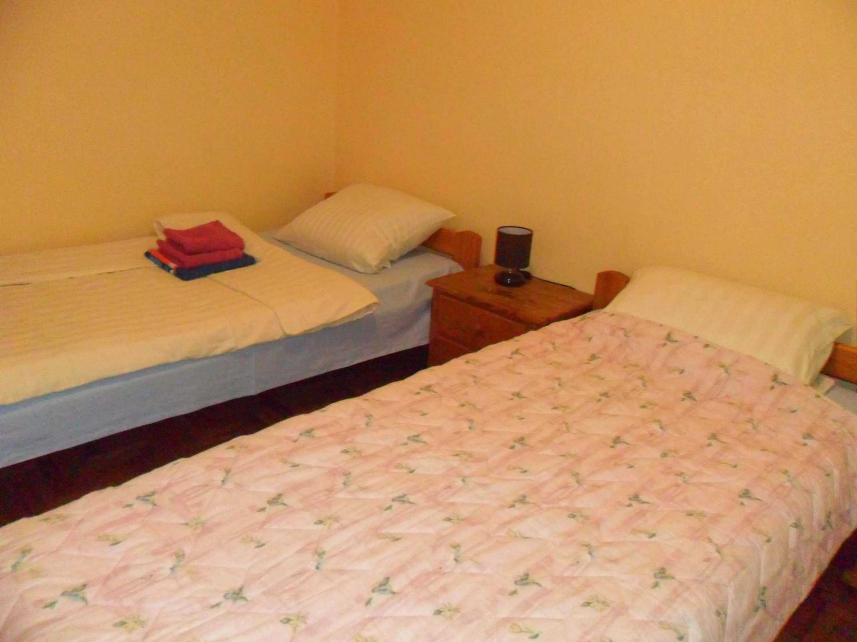 Photo of the whole room, Bed in Sobe u kucanstvu MBM