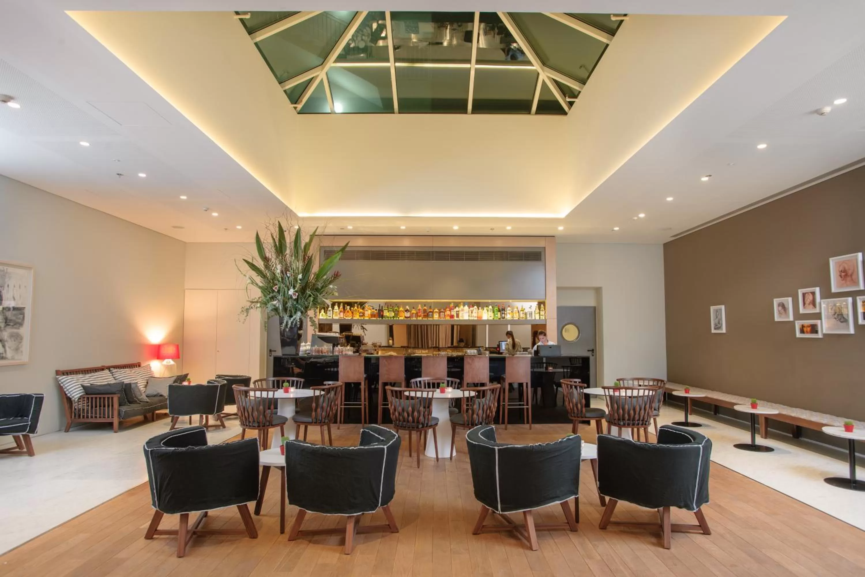 Lounge or bar in Leonardo Plaza Netanya Hotel