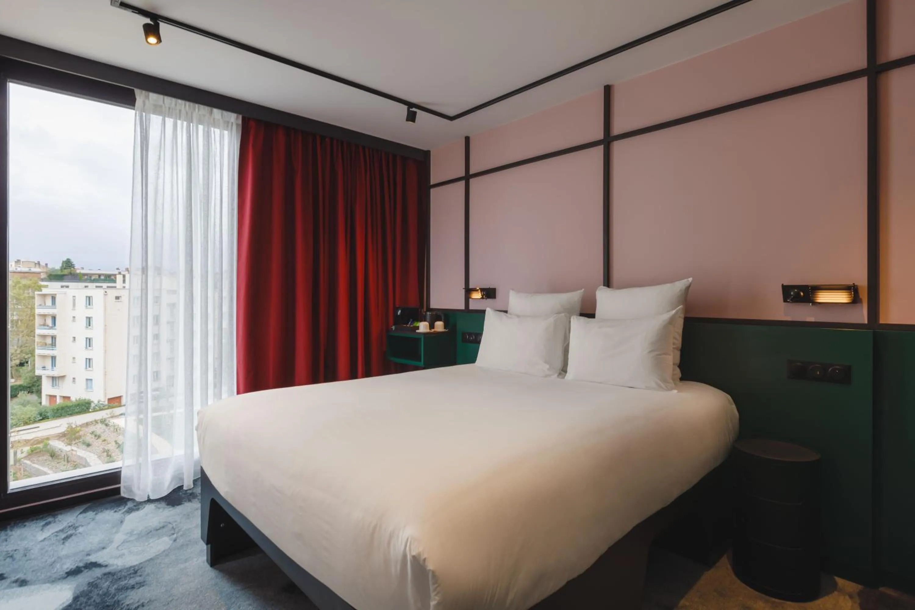 Photo of the whole room, Bed in TRIBE Lyon Croix Rousse