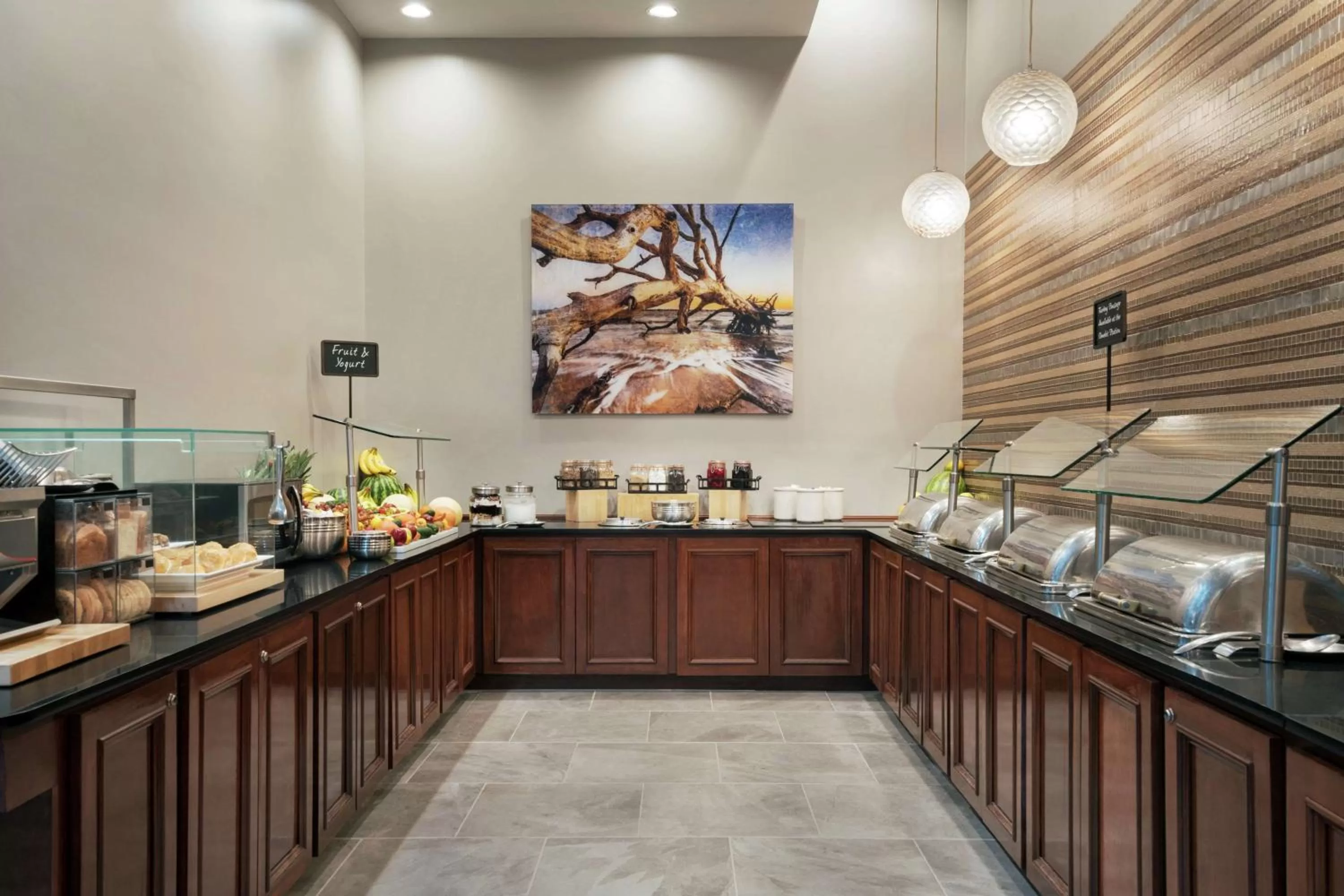 Restaurant/places to eat in Embassy Suites Brunswick