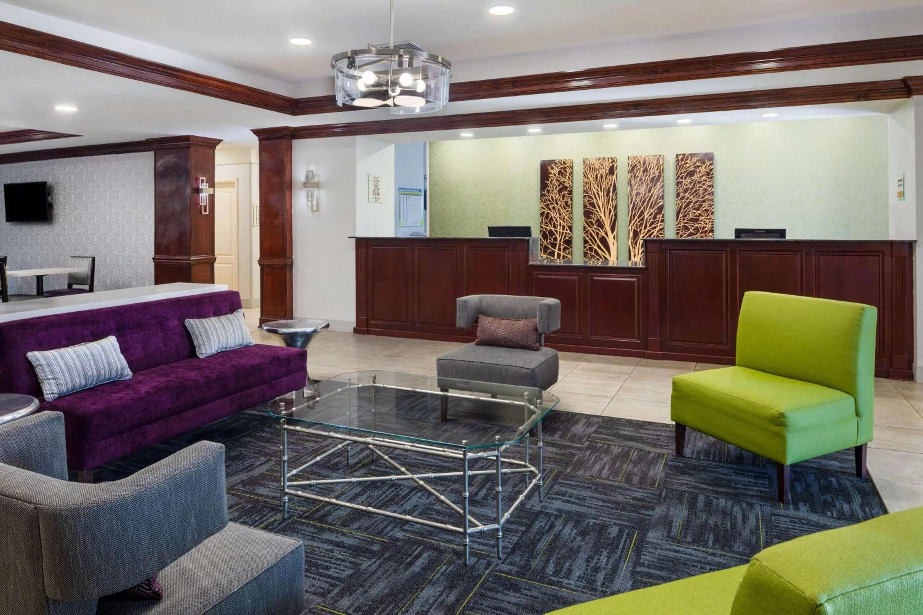 Lobby or reception in La Quinta by Wyndham Savannah Airport - Pooler