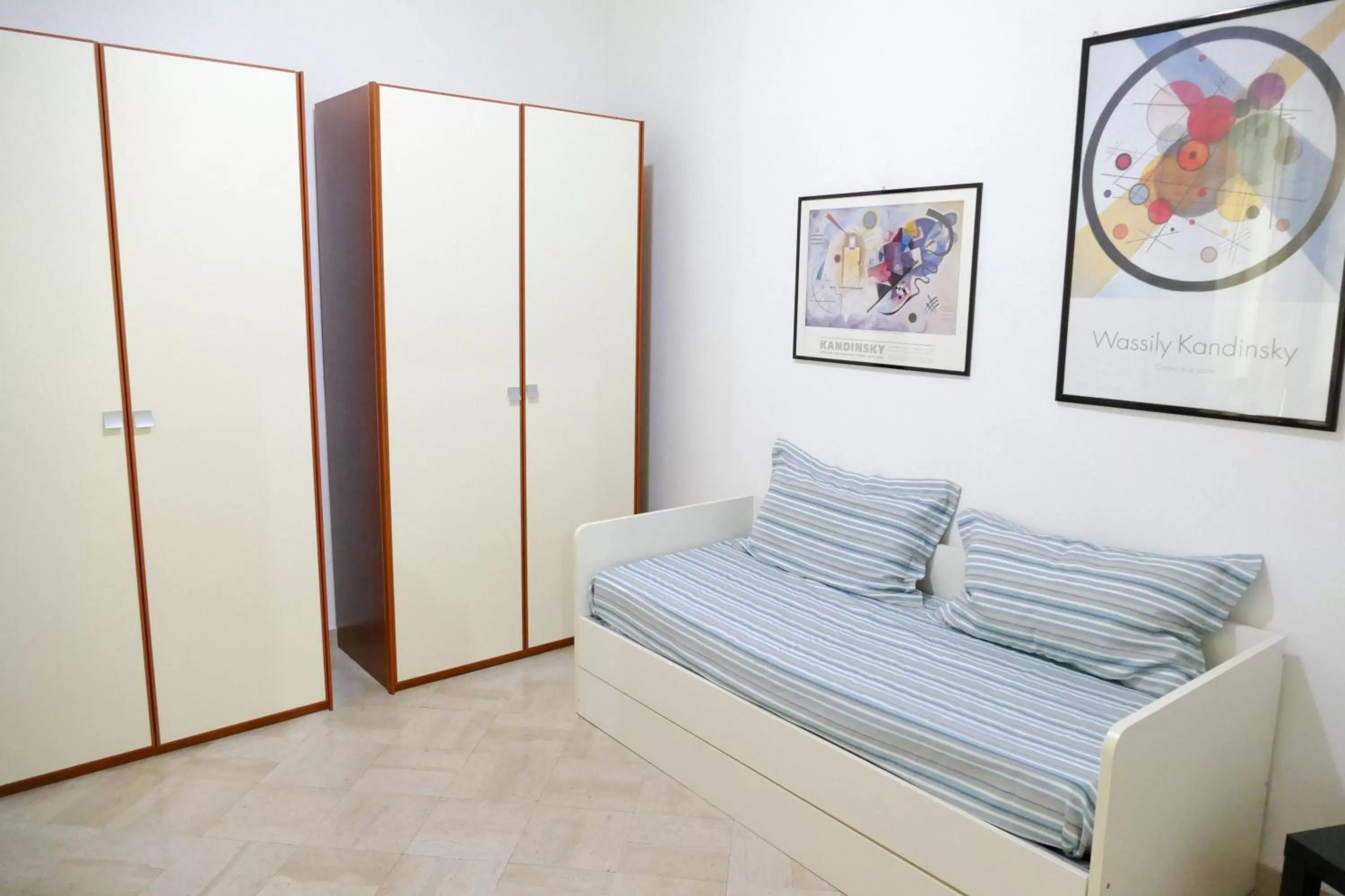 Bed in Visa Residence