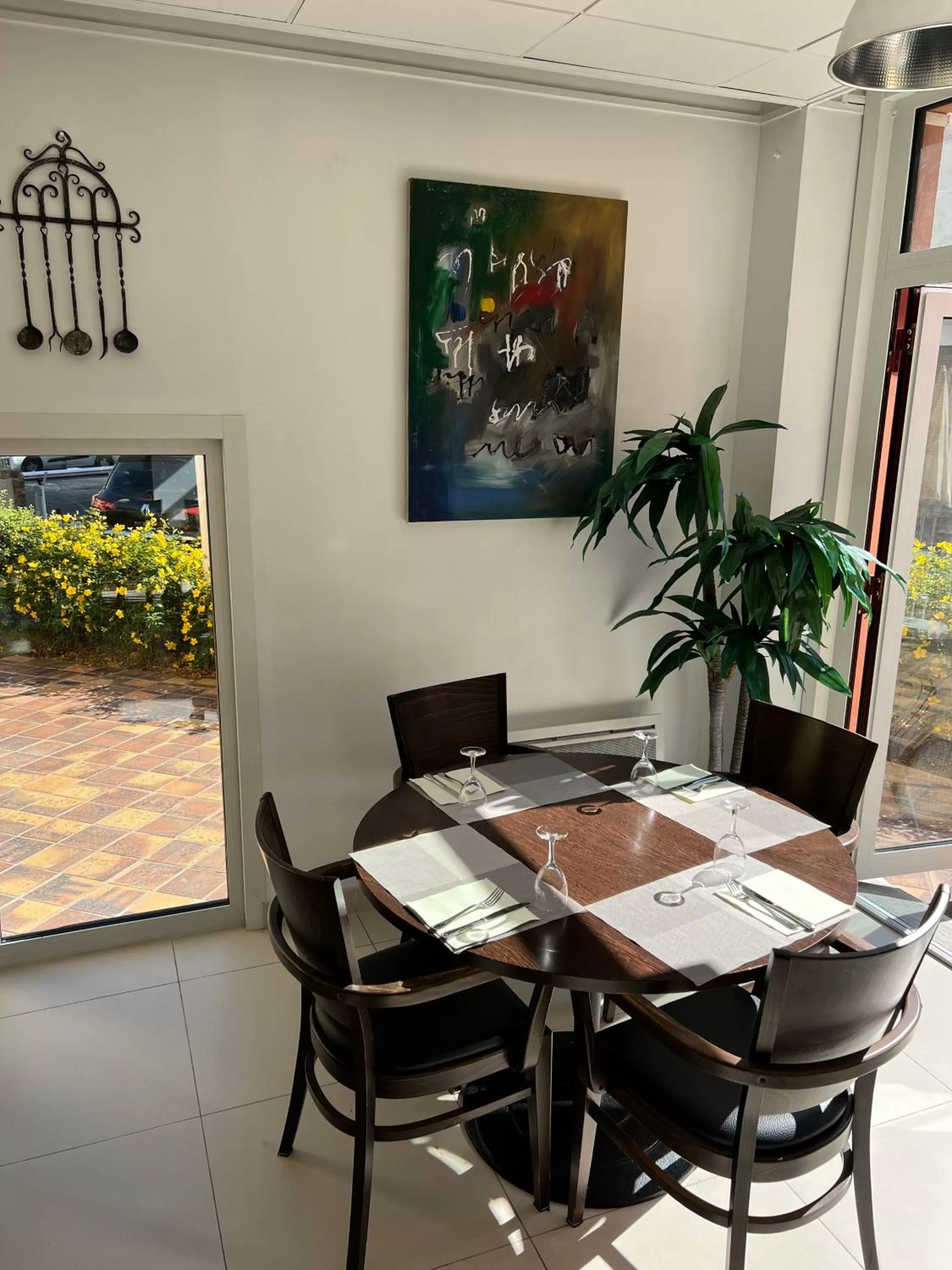 Restaurant/places to eat in Hôtel des Arcades de Cachan - Grand Paris Sud