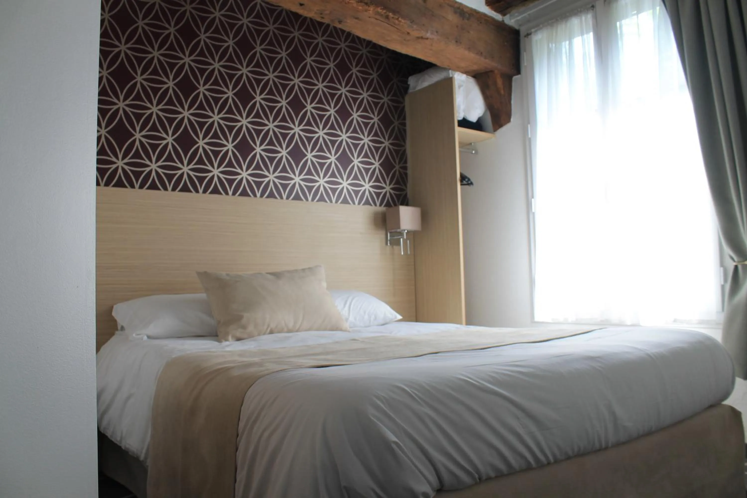 Bed in Hôtel Le Blason