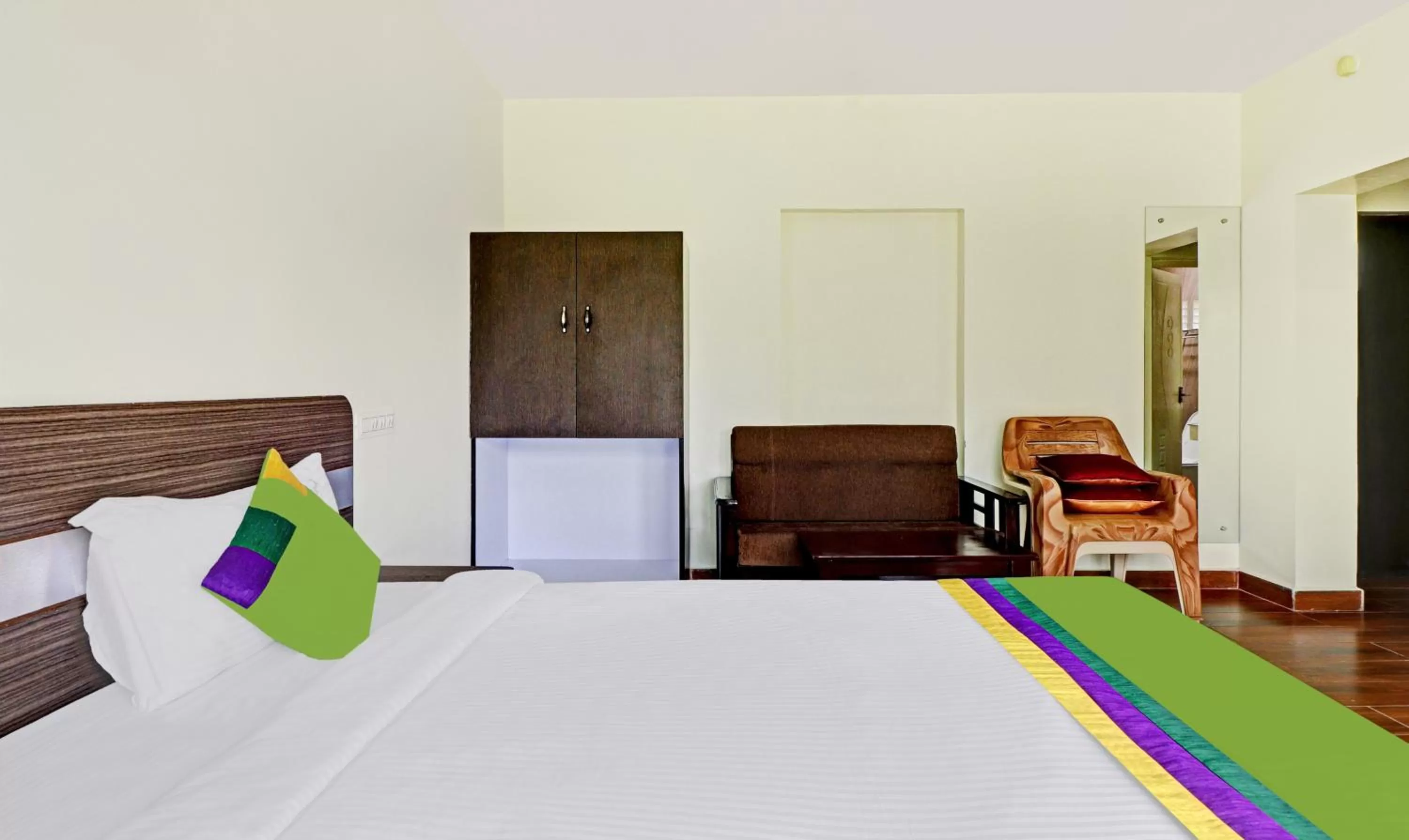 Bedroom, Bed in Treebo Aall Season