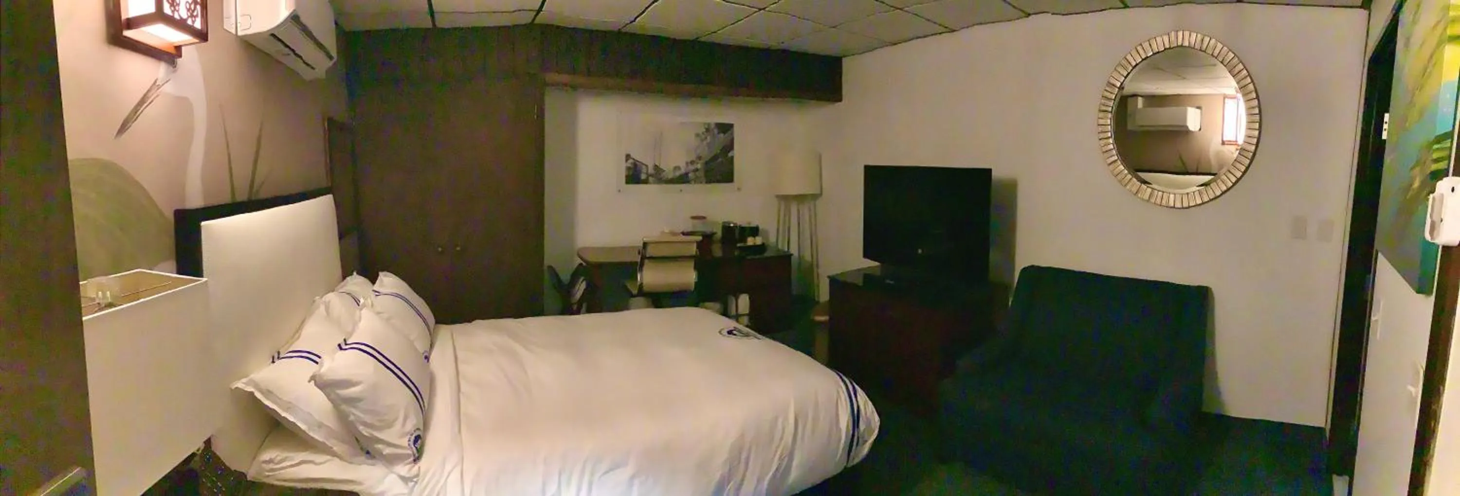 Bed in Wangshi China Palace