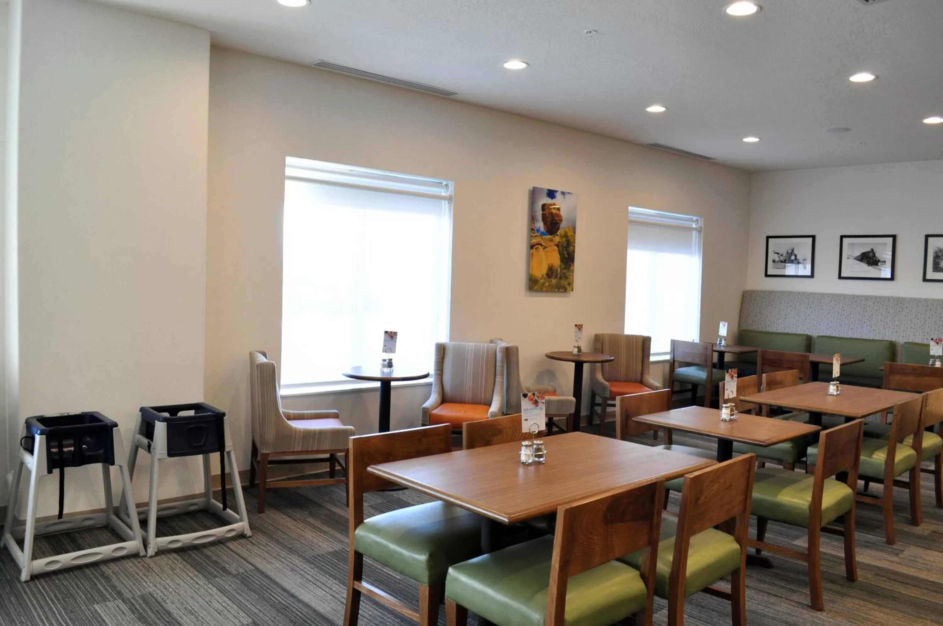 Breakfast in Holiday Inn Express & Suites Price by IHG