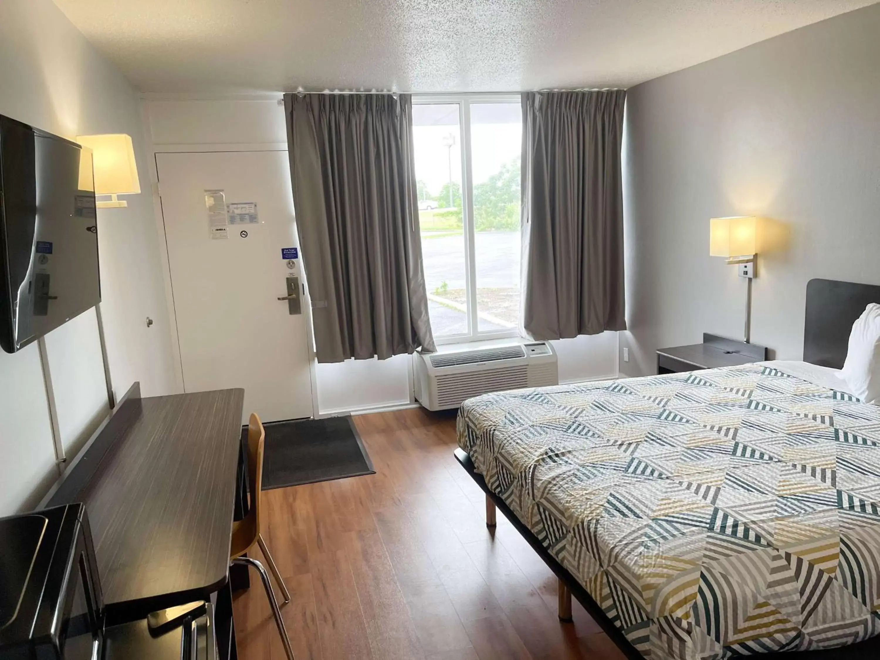 Suite - Non-Smoking in Motel 6-Troy, OH Suite - Non-Smoking in Motel 6-Troy, OH