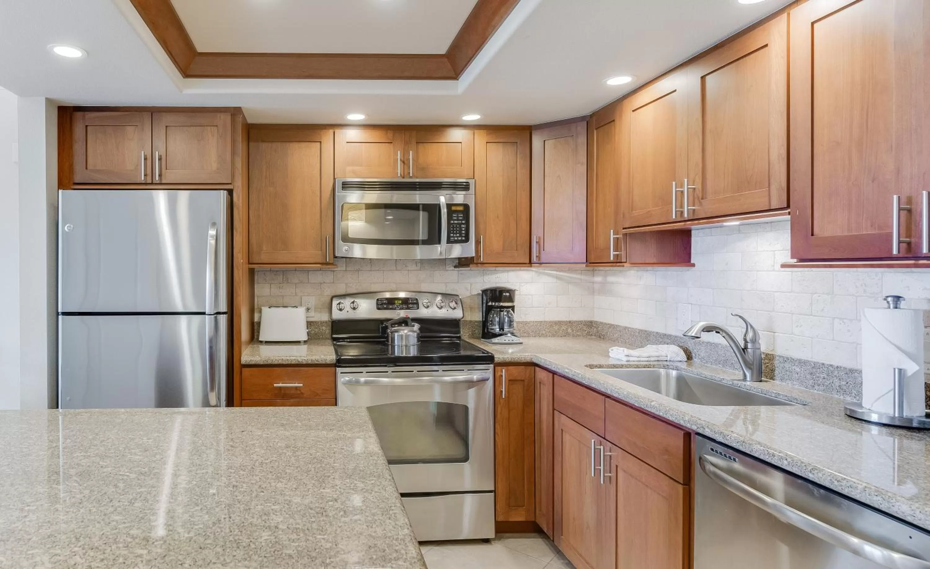 Kitchen/Kitchenette in Castle Maui Banyan