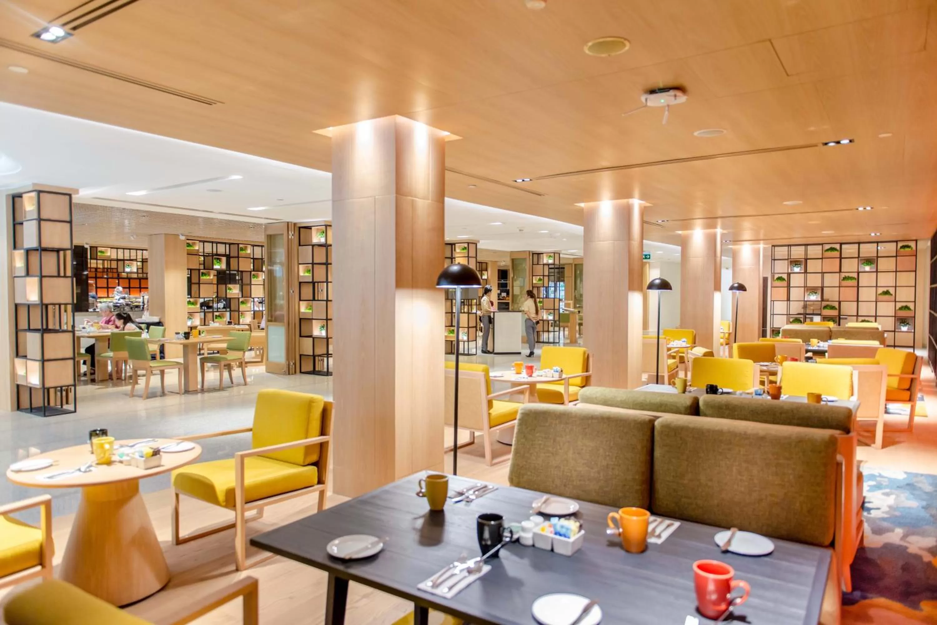 Restaurant/places to eat in Holiday Inn Bangkok by IHG