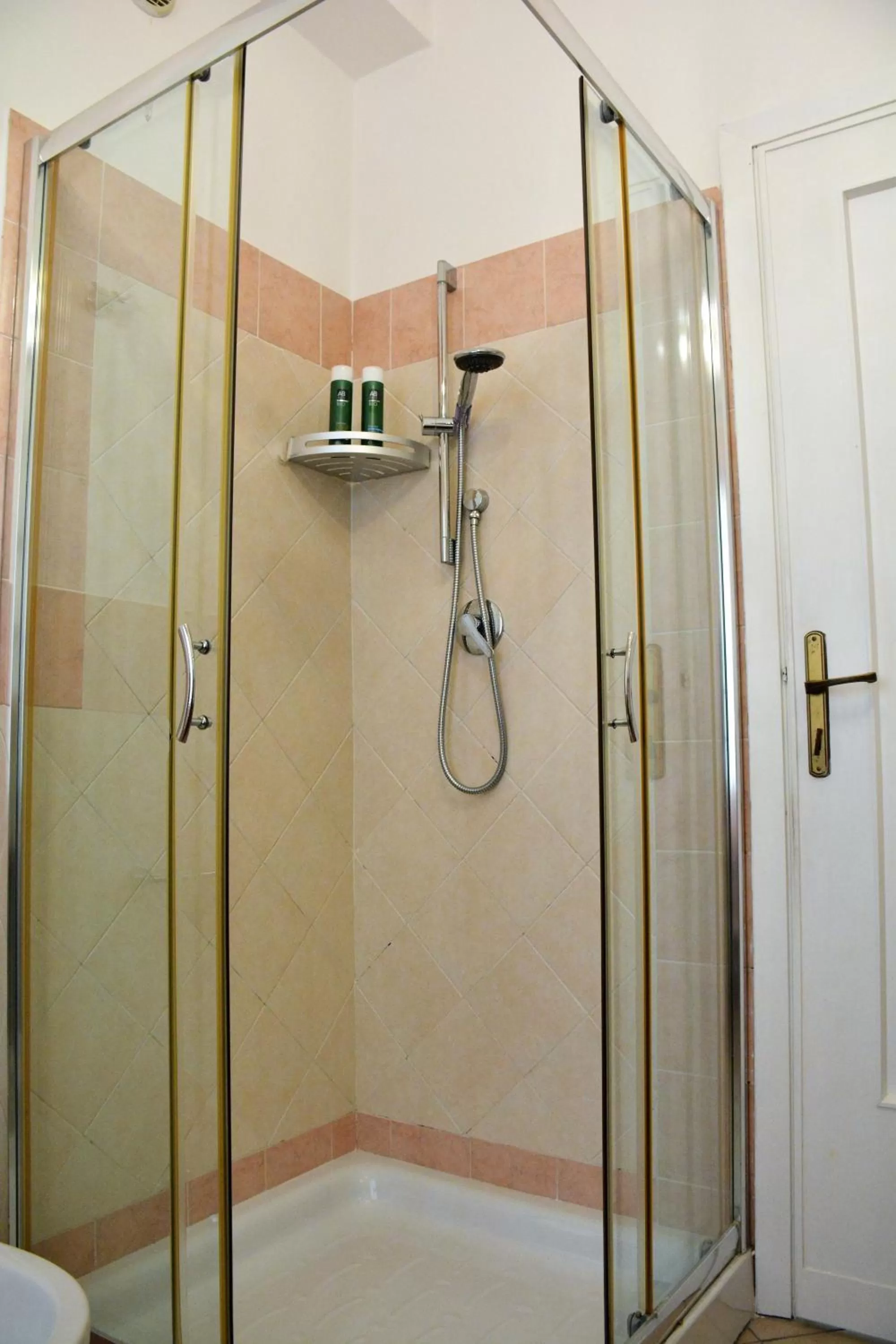 Shower, Bathroom in B&B Fashion style