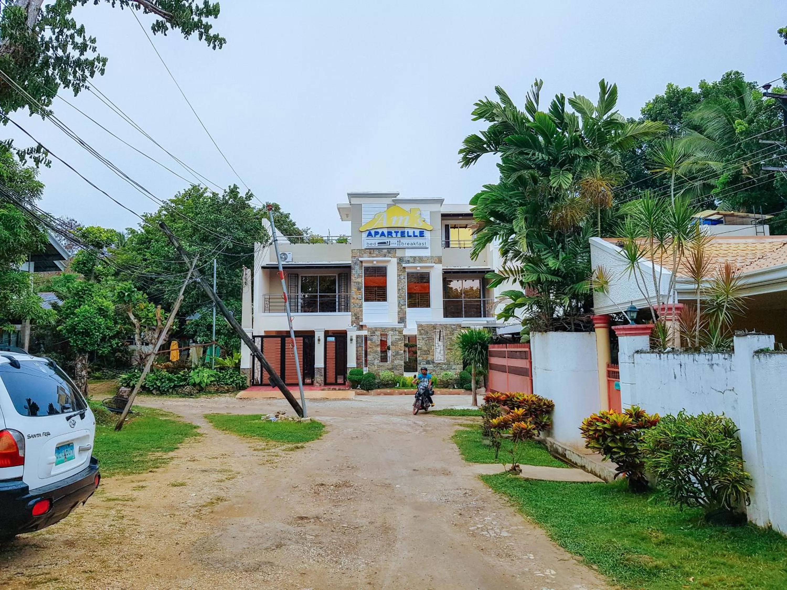 Property building in RedDoorz @ Caimito Drive Dampas