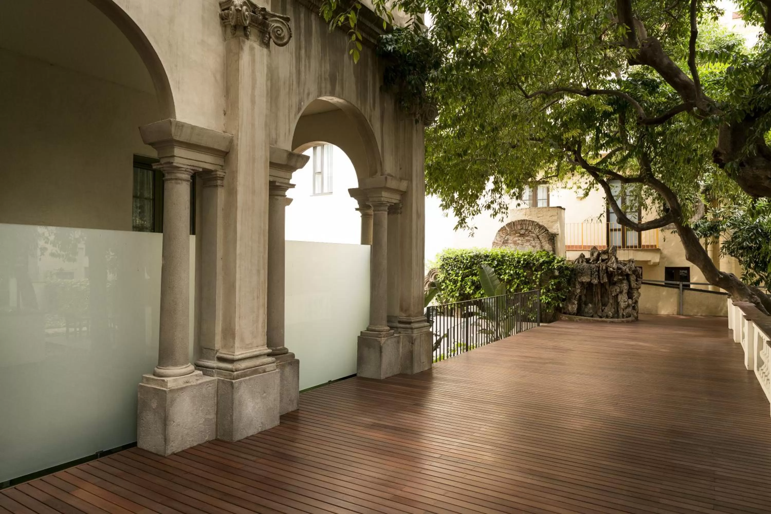 Patio in Petit Palace Boqueria Garden