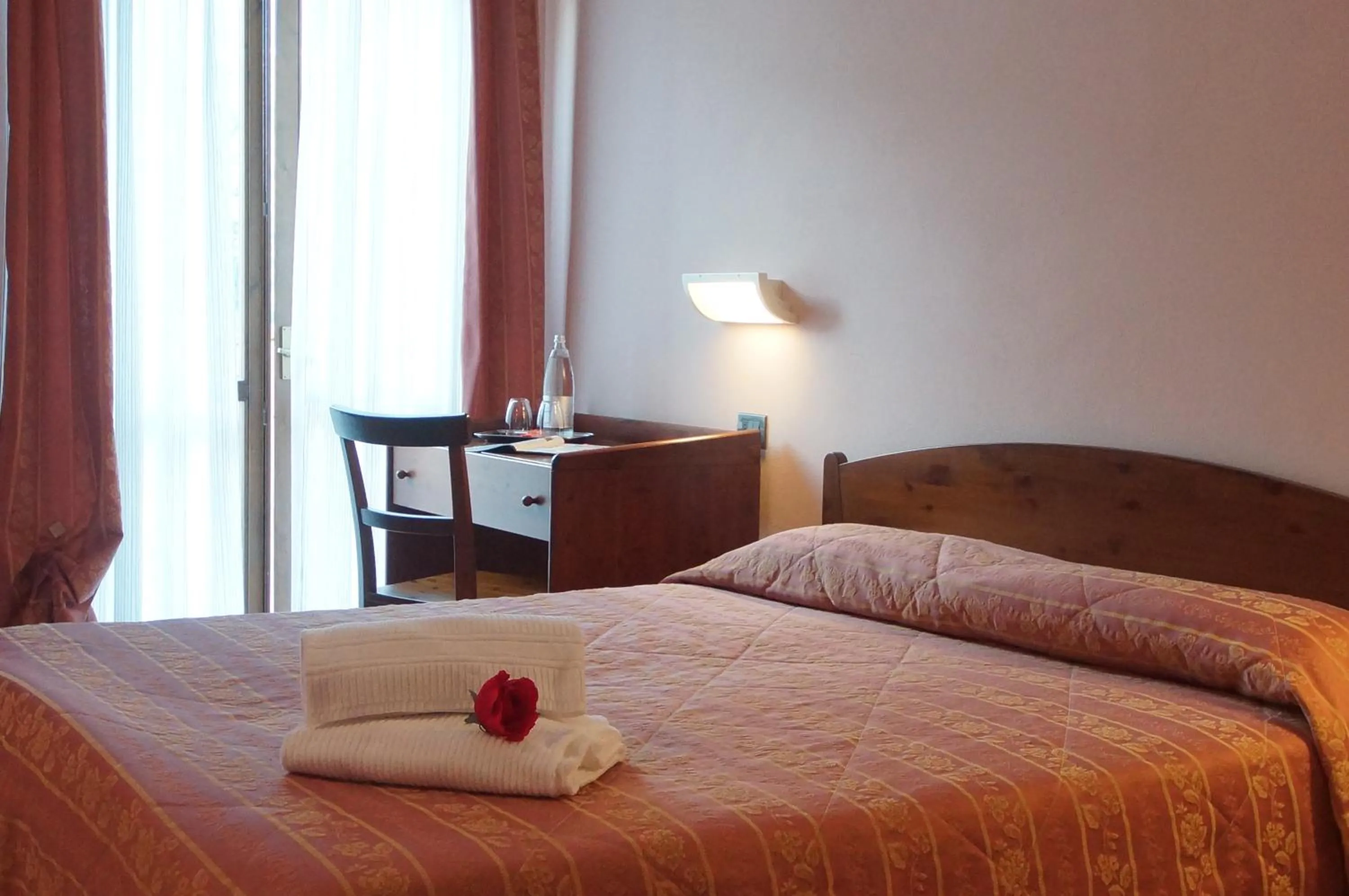 Bedroom, Bed in Hotel Garnì Al Poggio