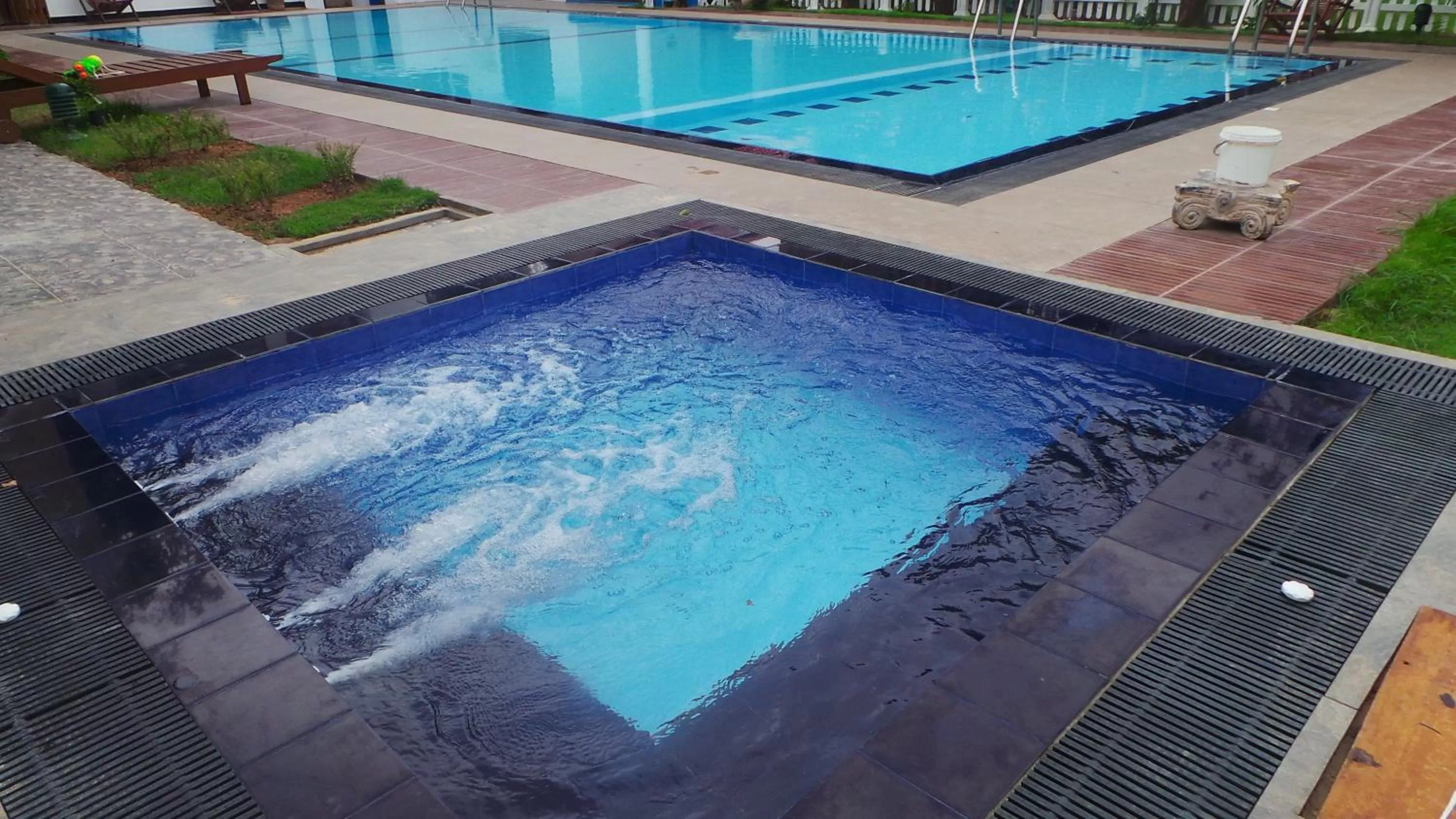 Hot Tub, Swimming Pool in WindMill Beach Villa and Hotel