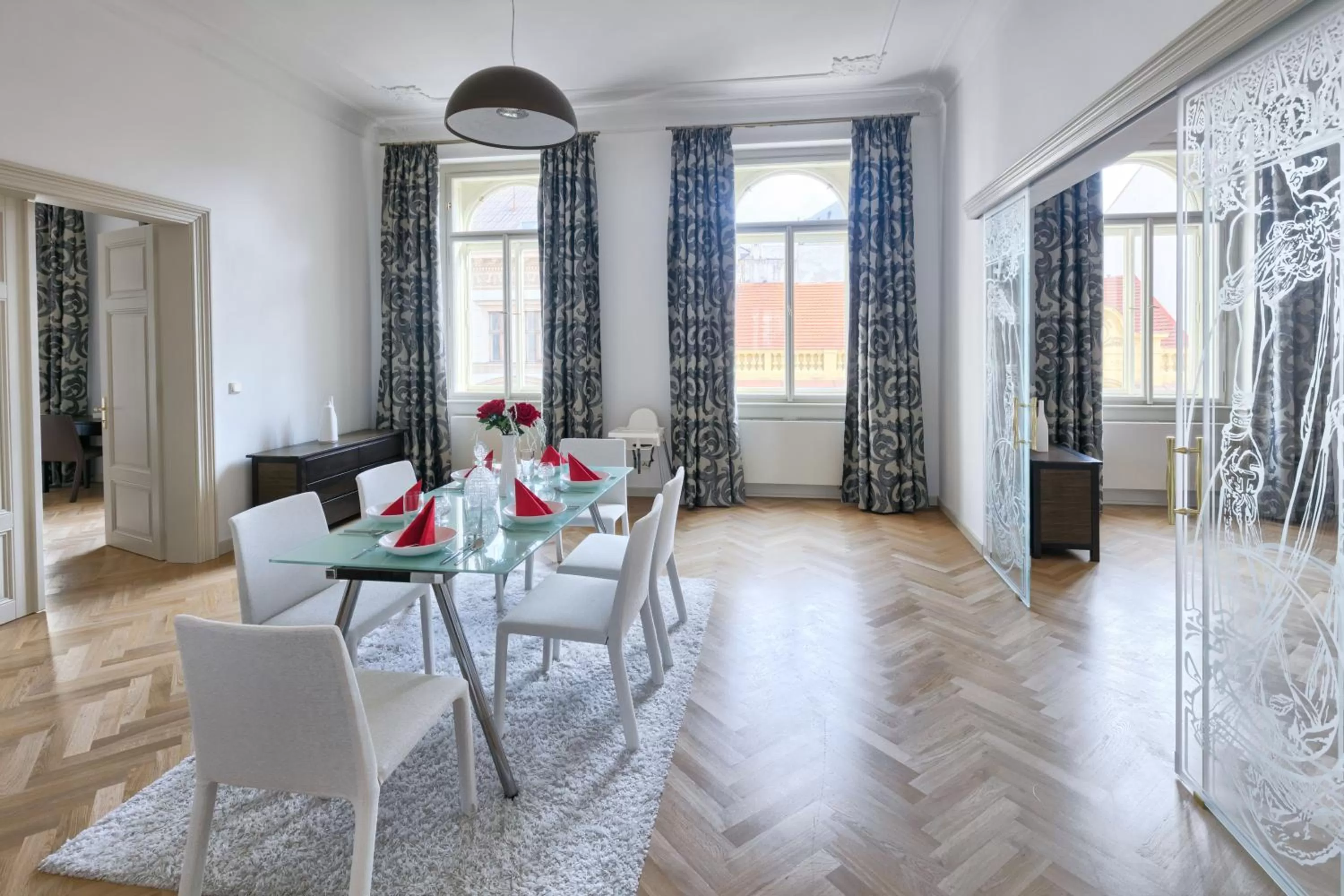 Dining area in Grand Central Residence by TKC