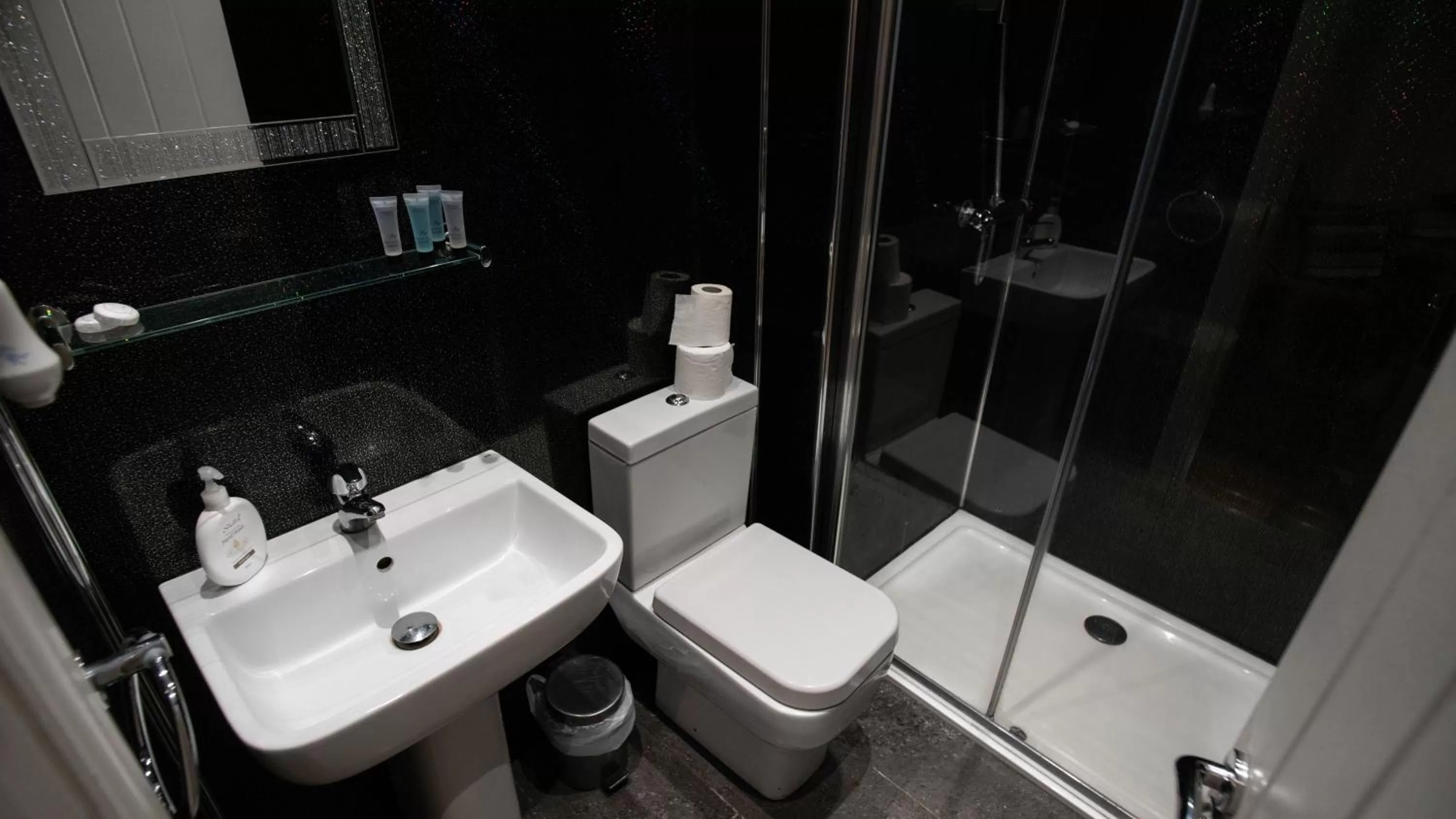 Bathroom in The Pebley Inn