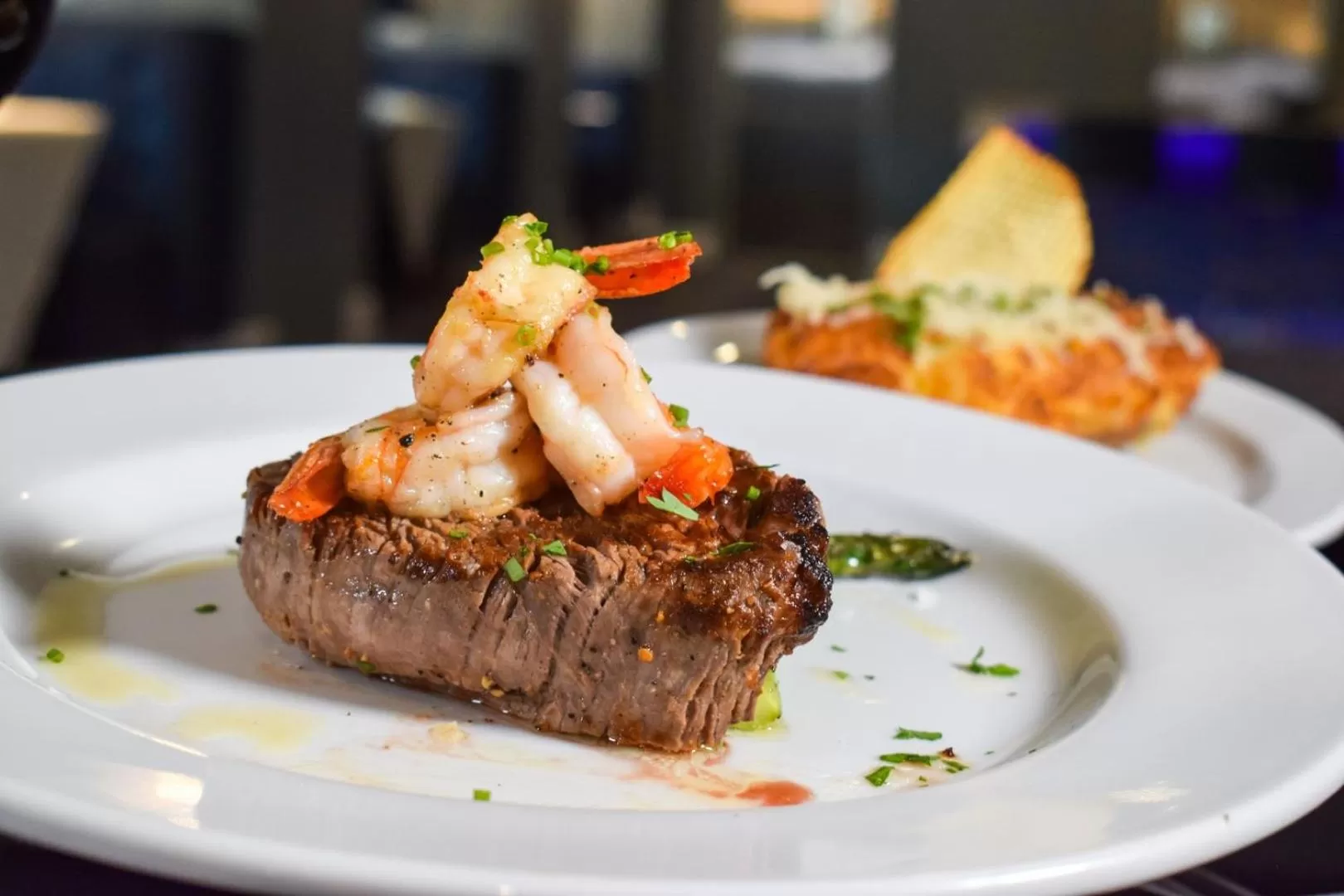 Restaurant/places to eat in Hotel Legends