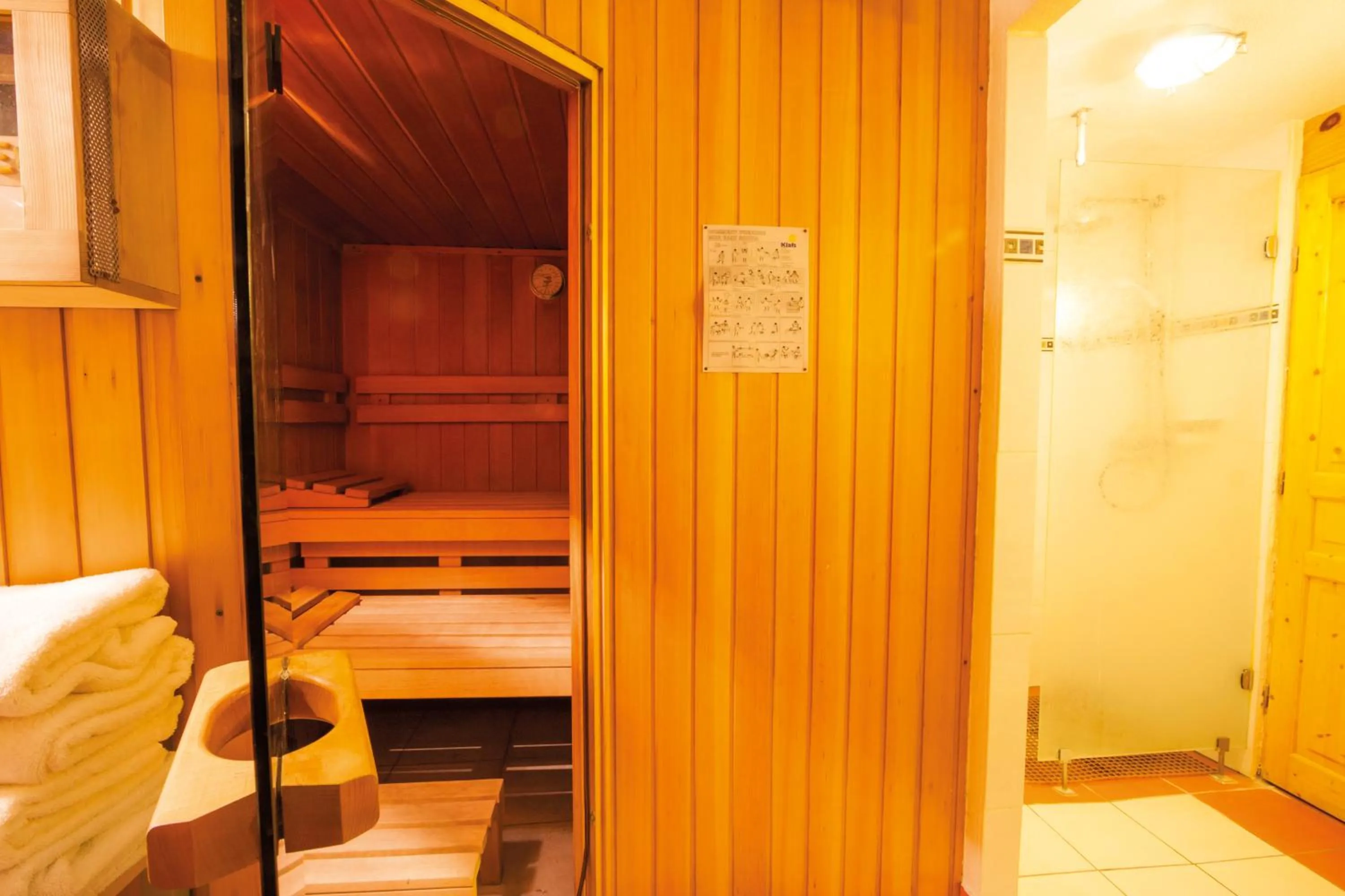 Sauna, Bed in Hotel Roses