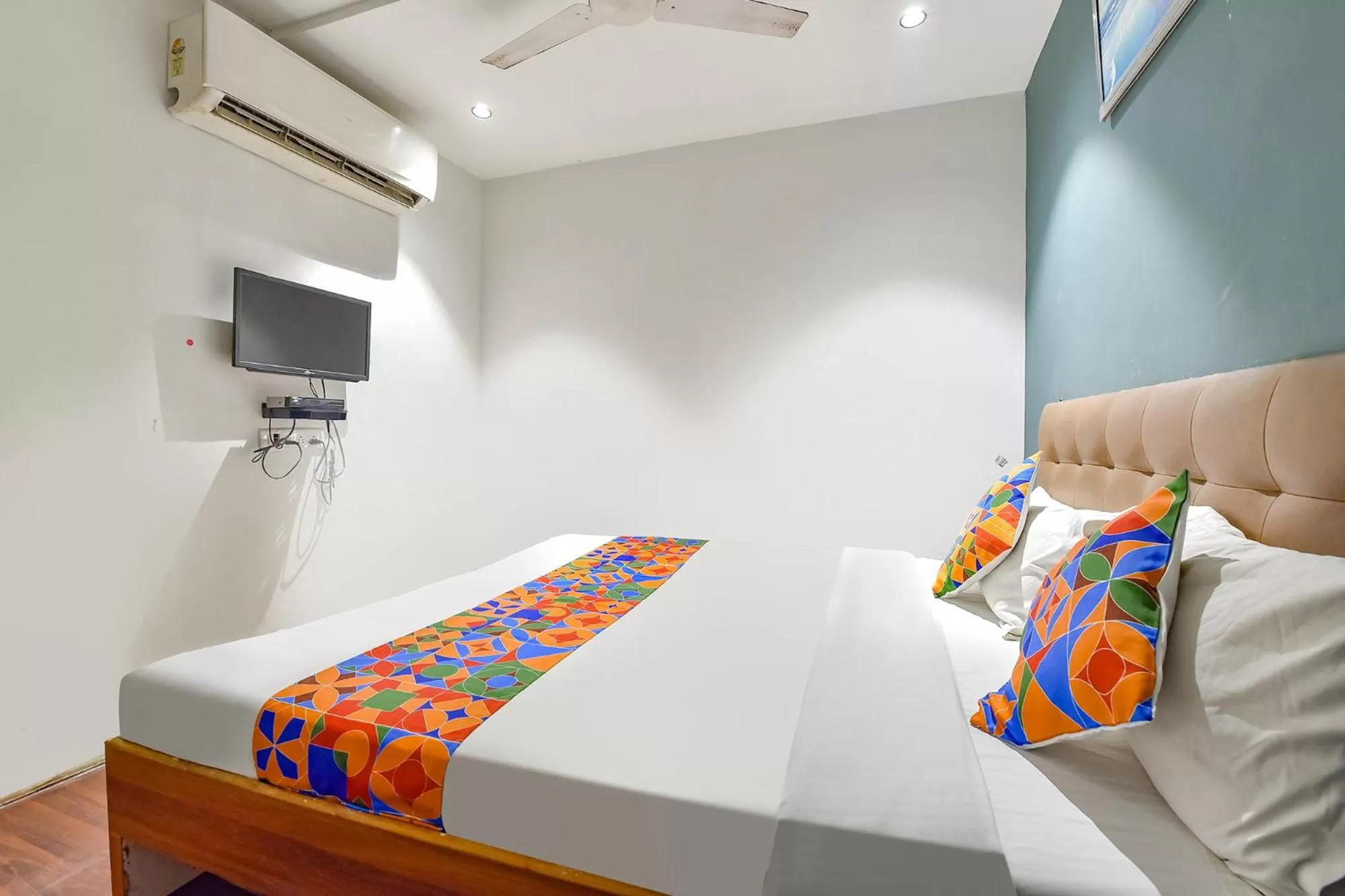 Bed in FabHotel Nidhivan, Udhna Junction