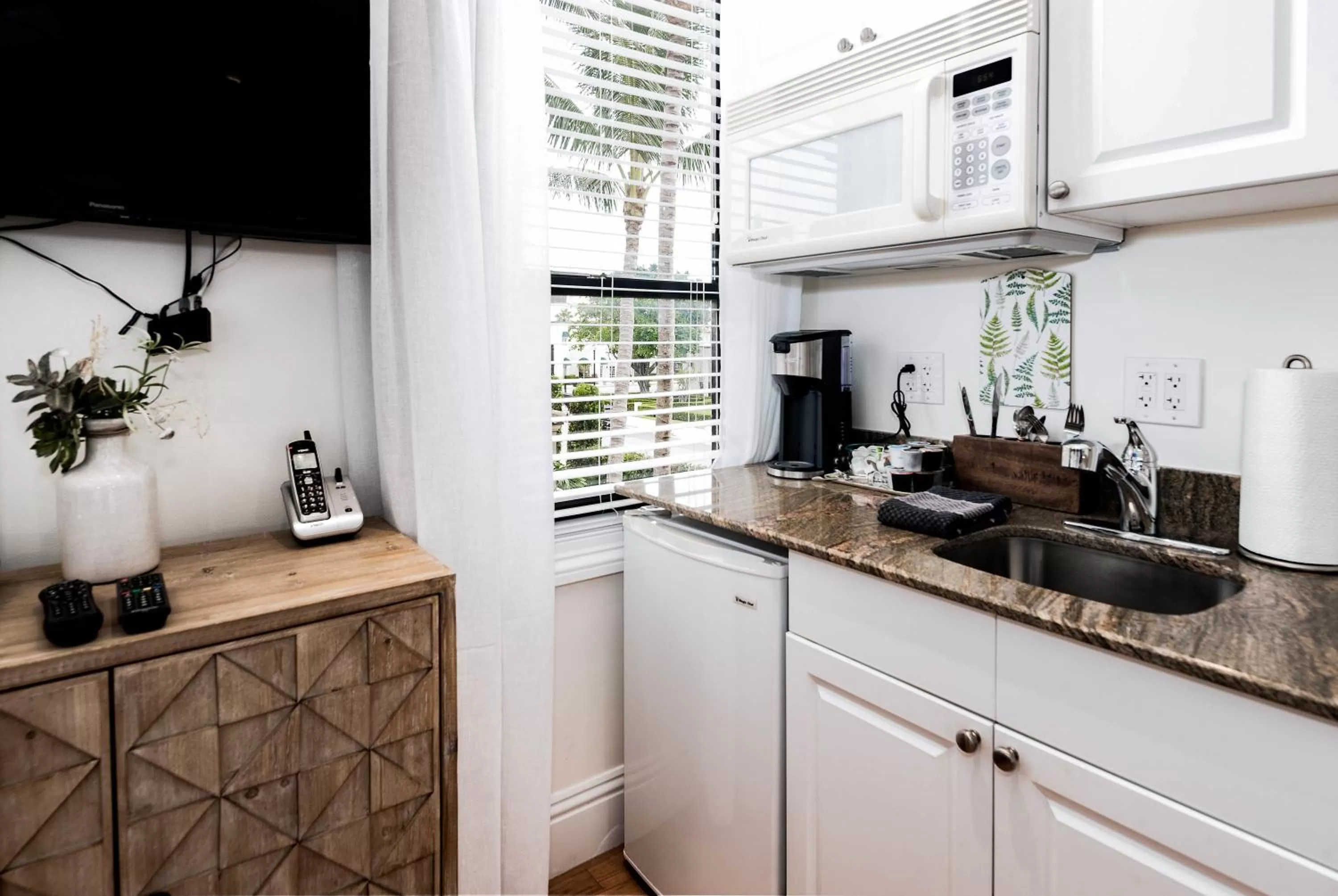 Coffee/tea facilities in Tropicals of Palm Beach