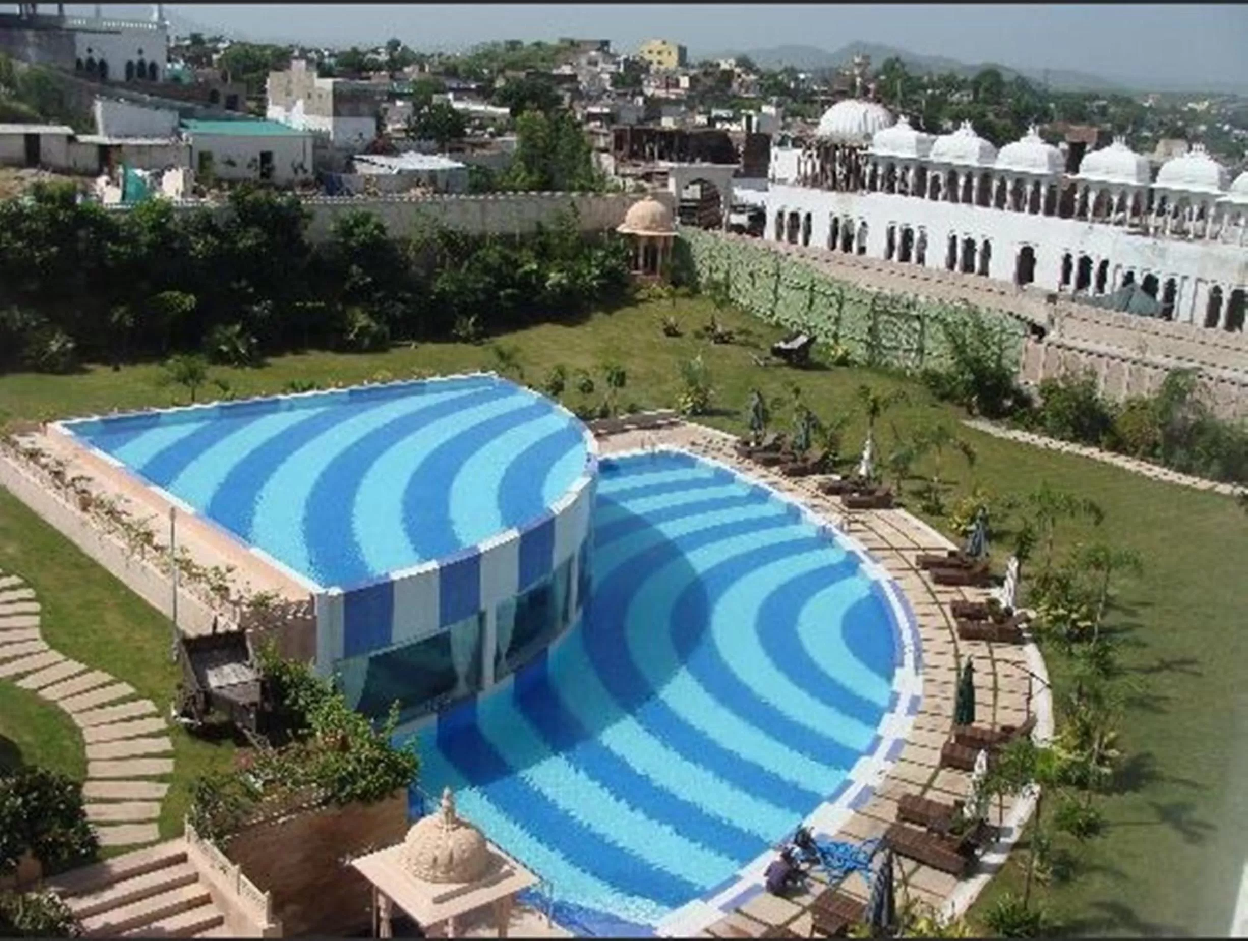 Swimming pool in Radisson Blu Udaipur Palace Resort & Spa