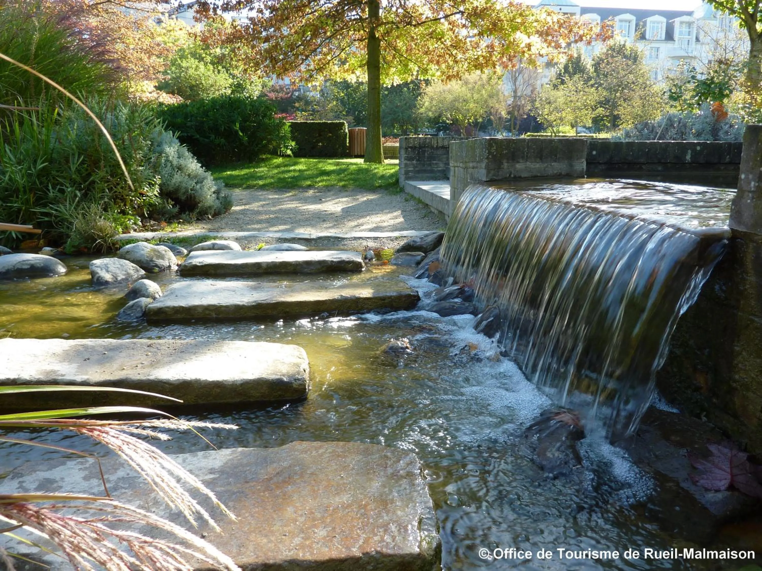Nearby landmark in Hotel Cerise Chatou