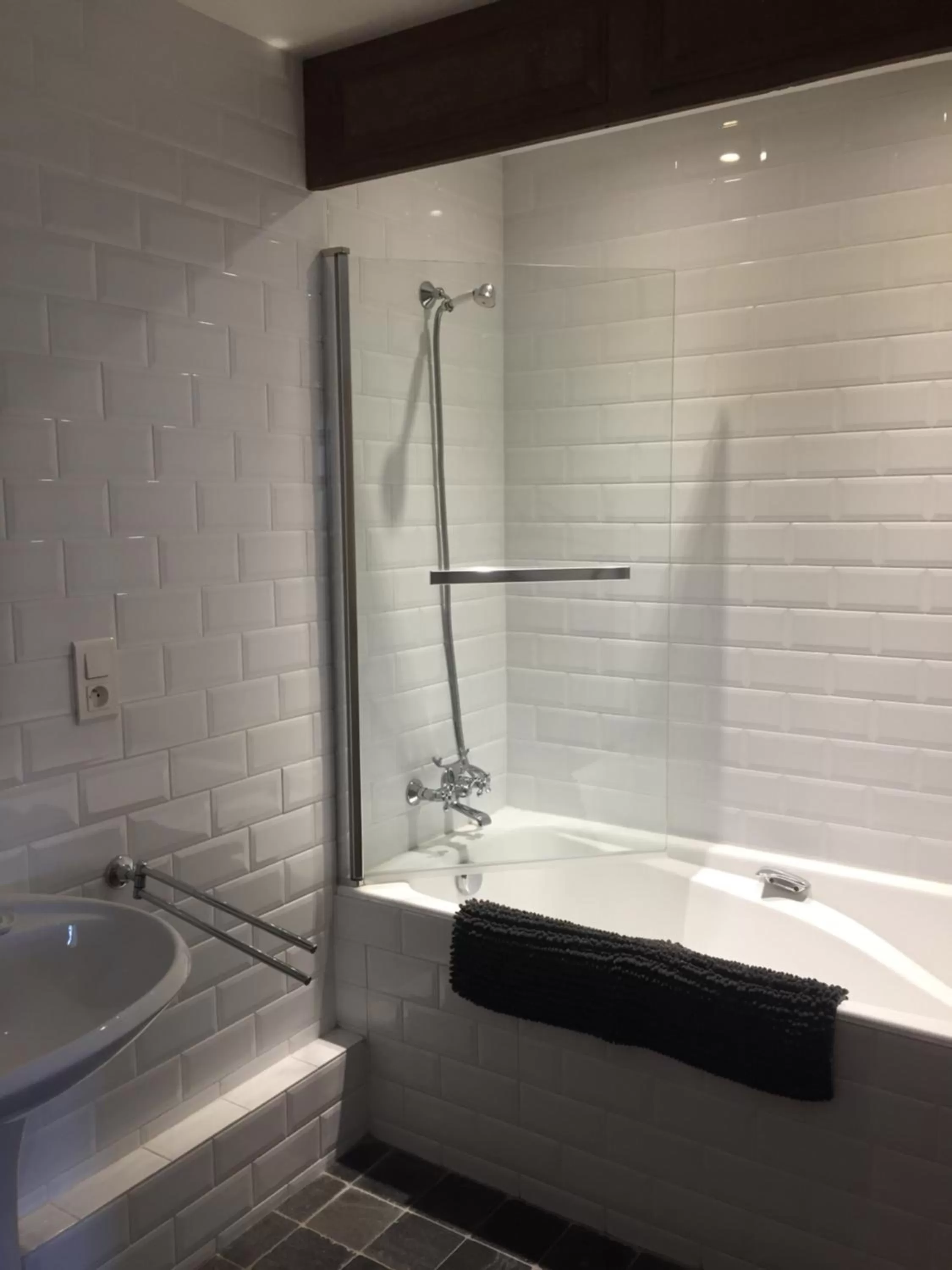 Bathroom in Au 16 Place Saint Louis