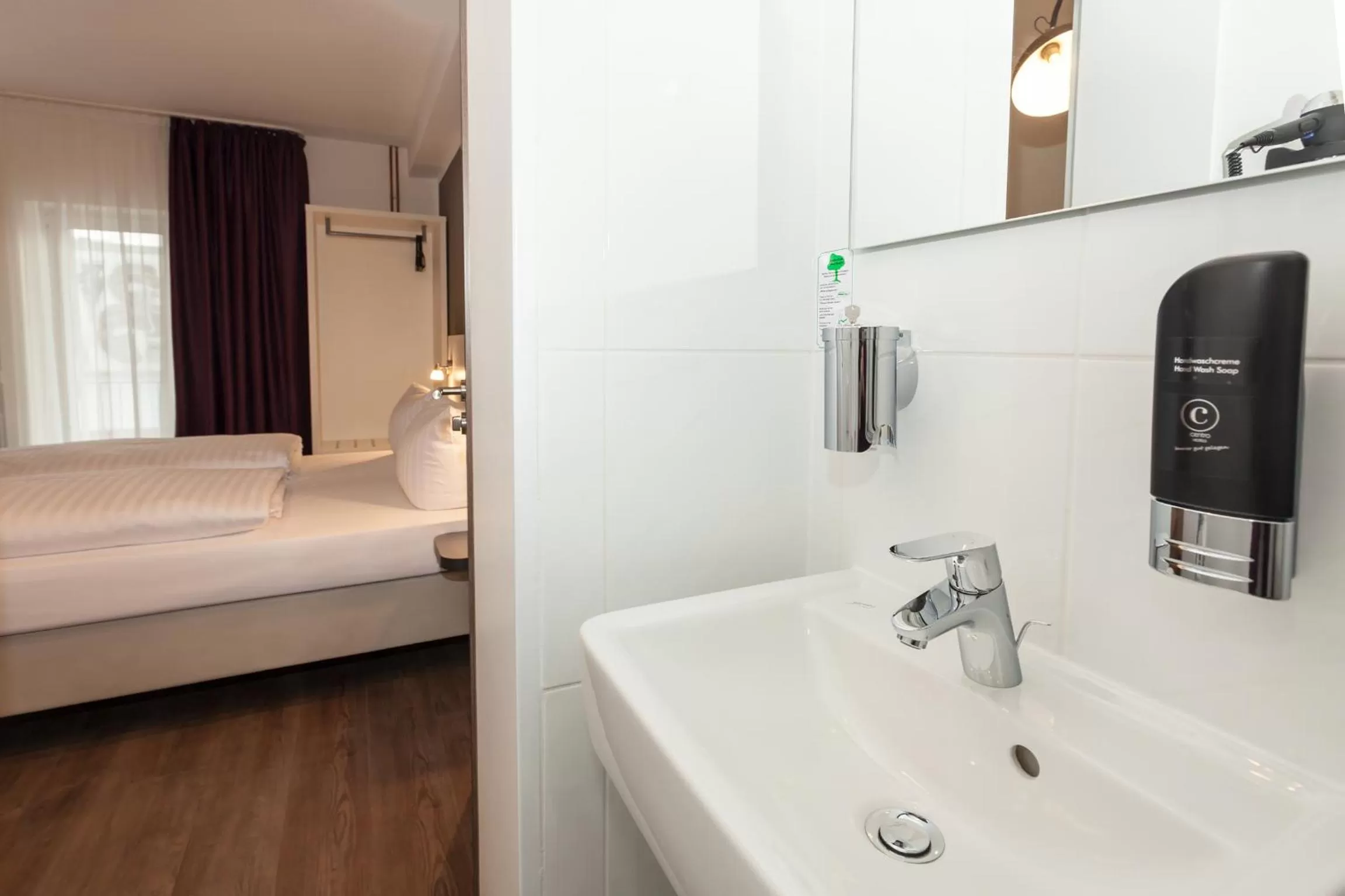 Bathroom, Bed in Hotel West