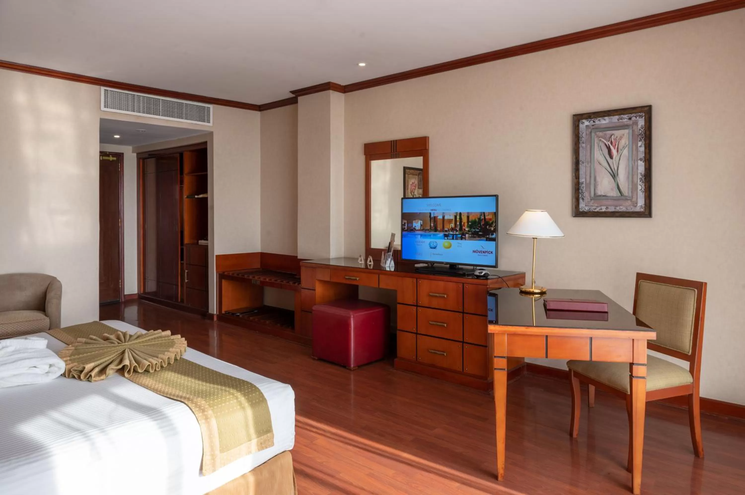 Photo of the whole room, Bed in Mövenpick Hotel Jeddah