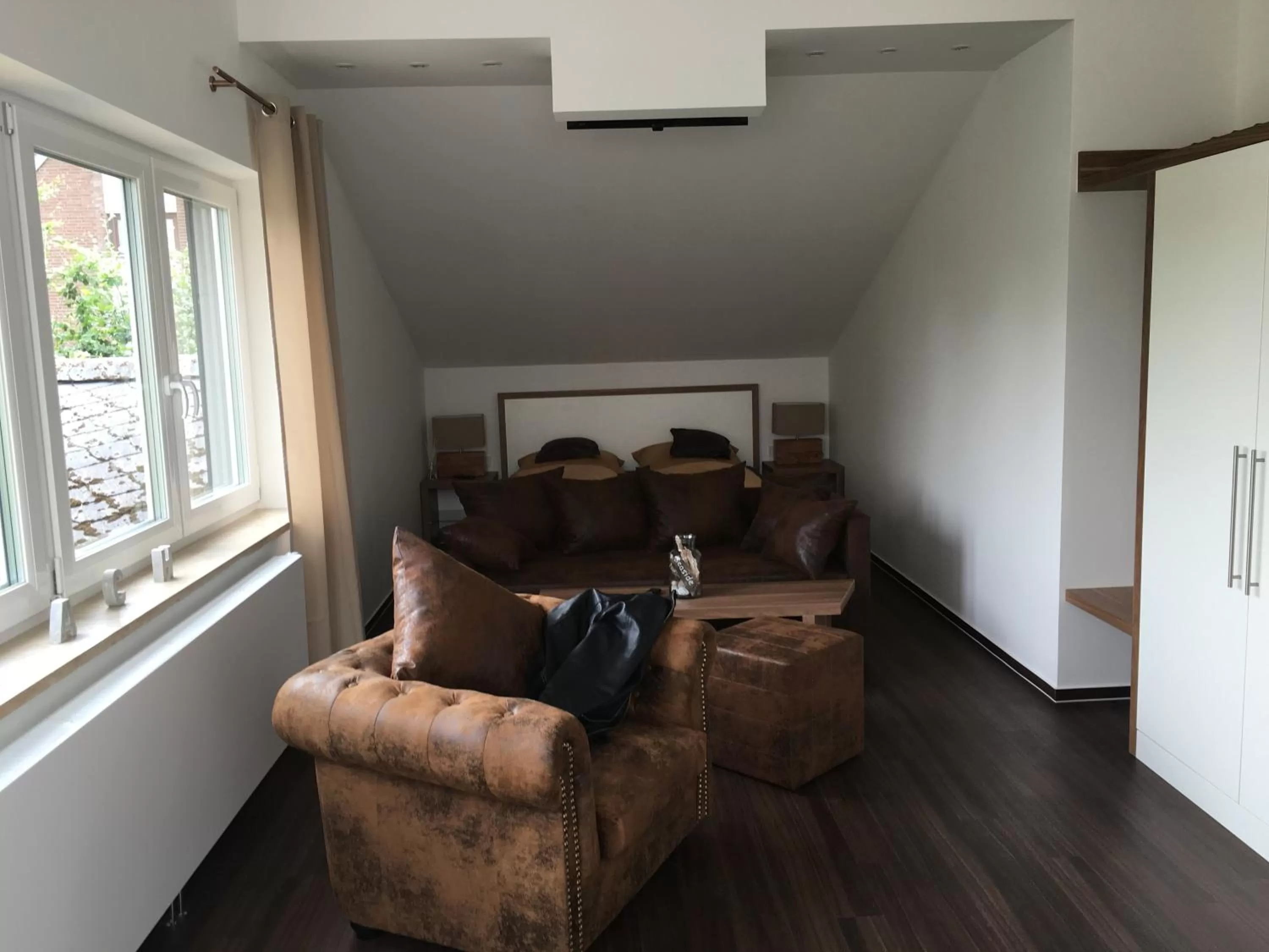 Photo of the whole room in Seaside-Townhouse