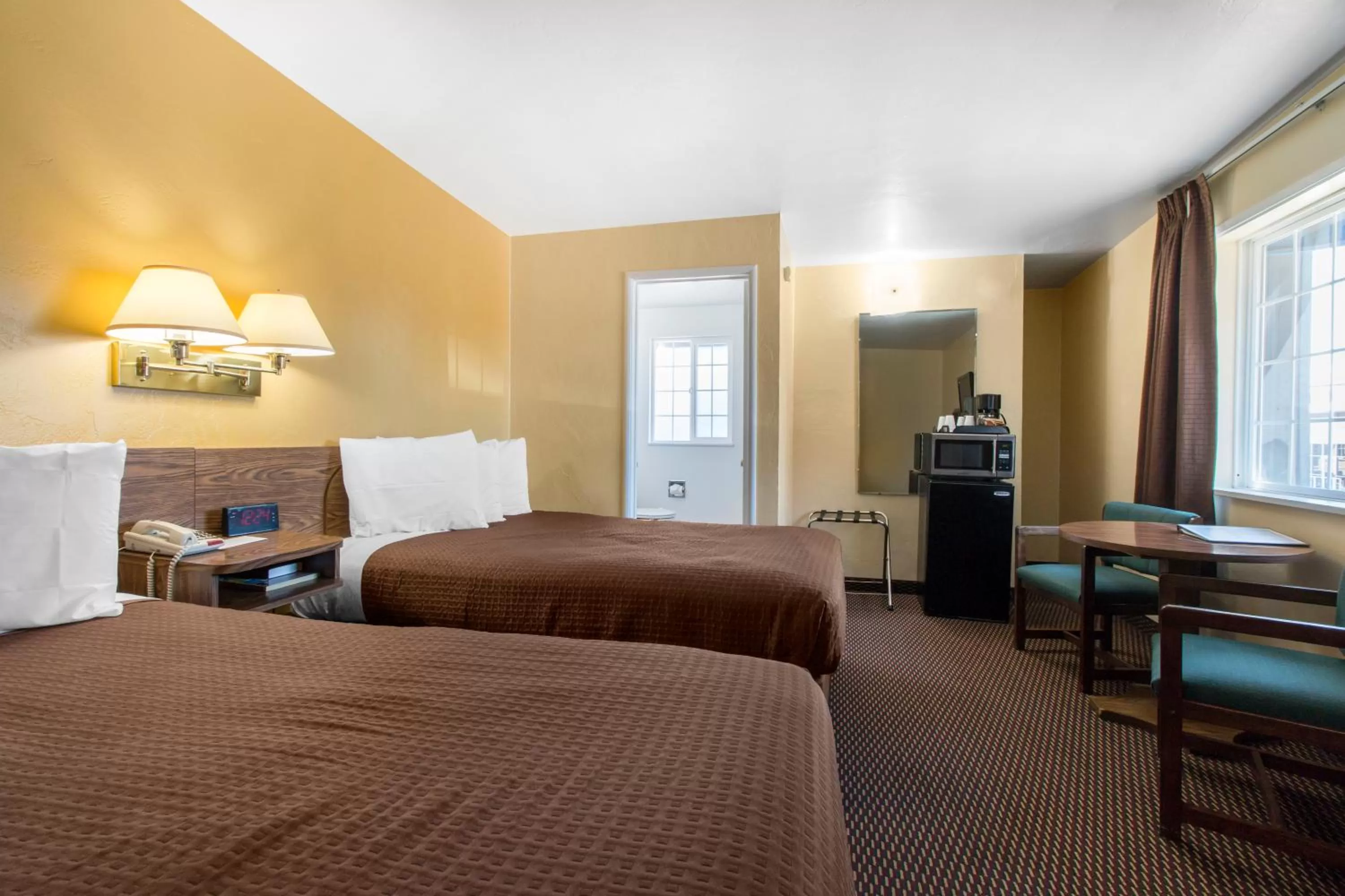 Bed in Eureka Town House Motel - Historic Old Town