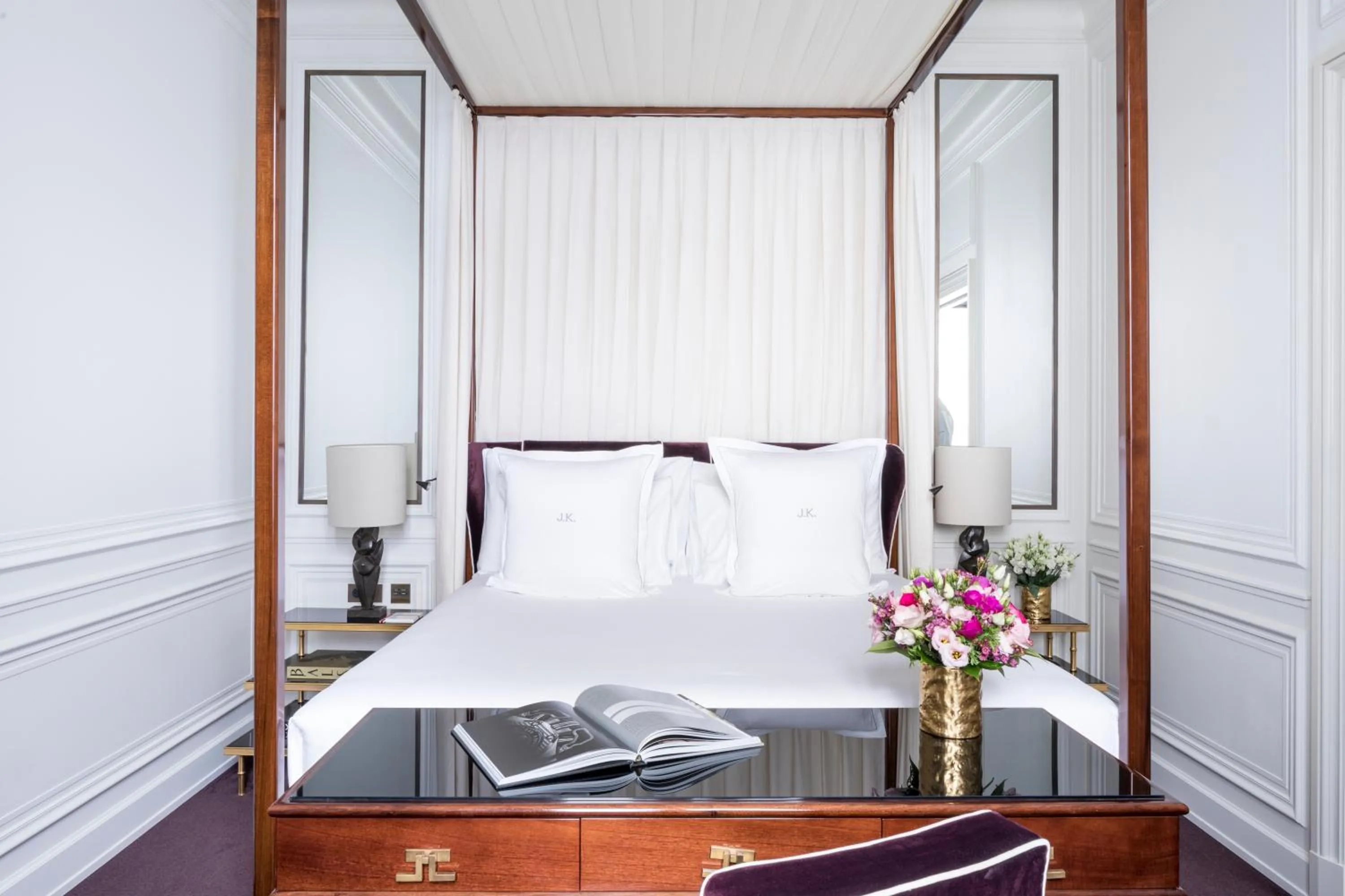 Bedroom, Bed in J.K. Place Paris