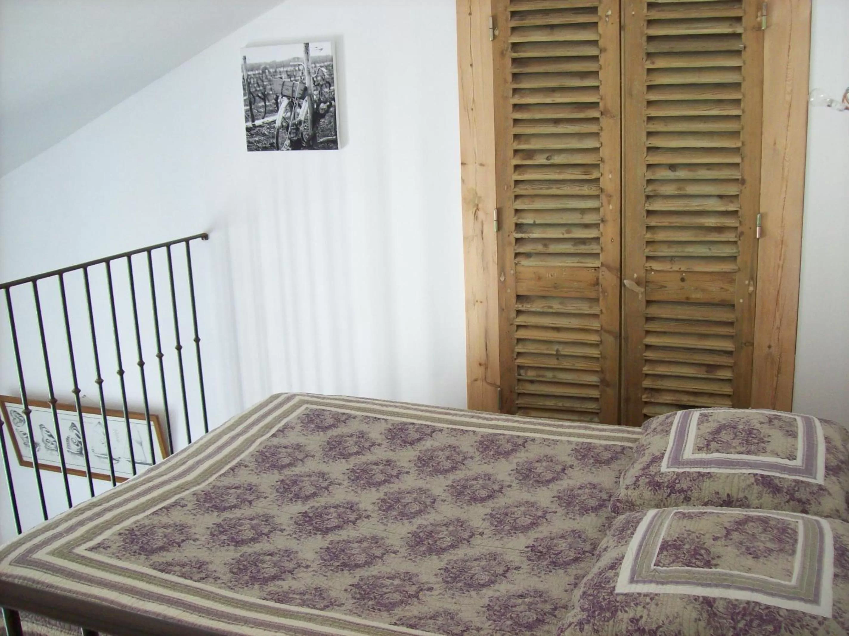 People, Bed in Le Mole (Appartements et Chambres)